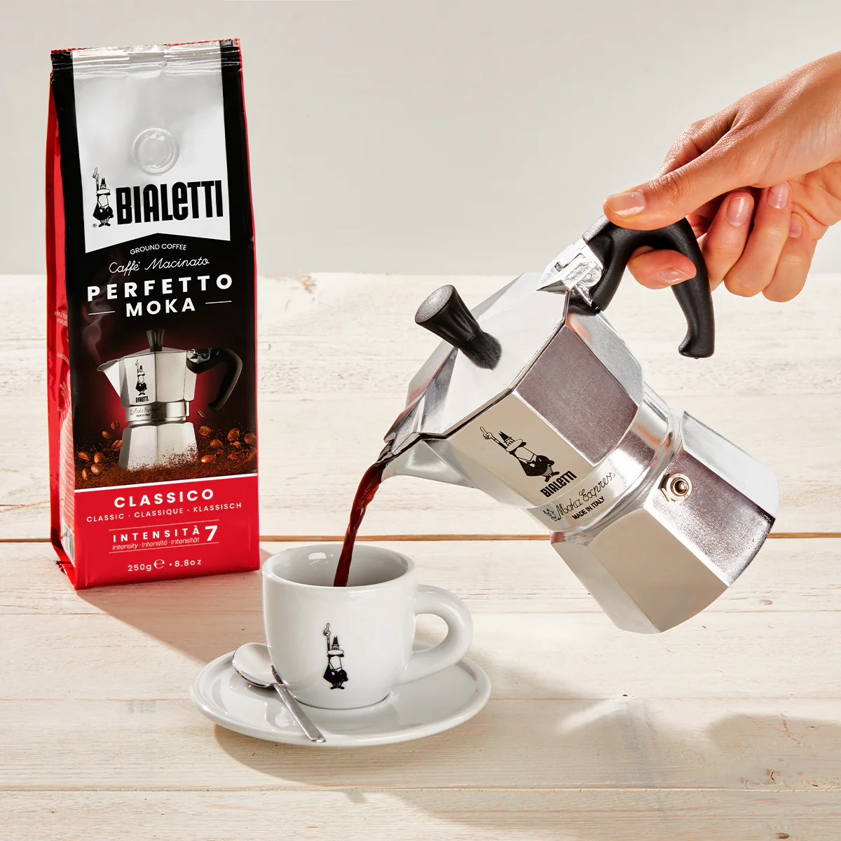 Bialetti Moka Express Espresso Coffee Maker, 6 Cups, Silver - Image 3