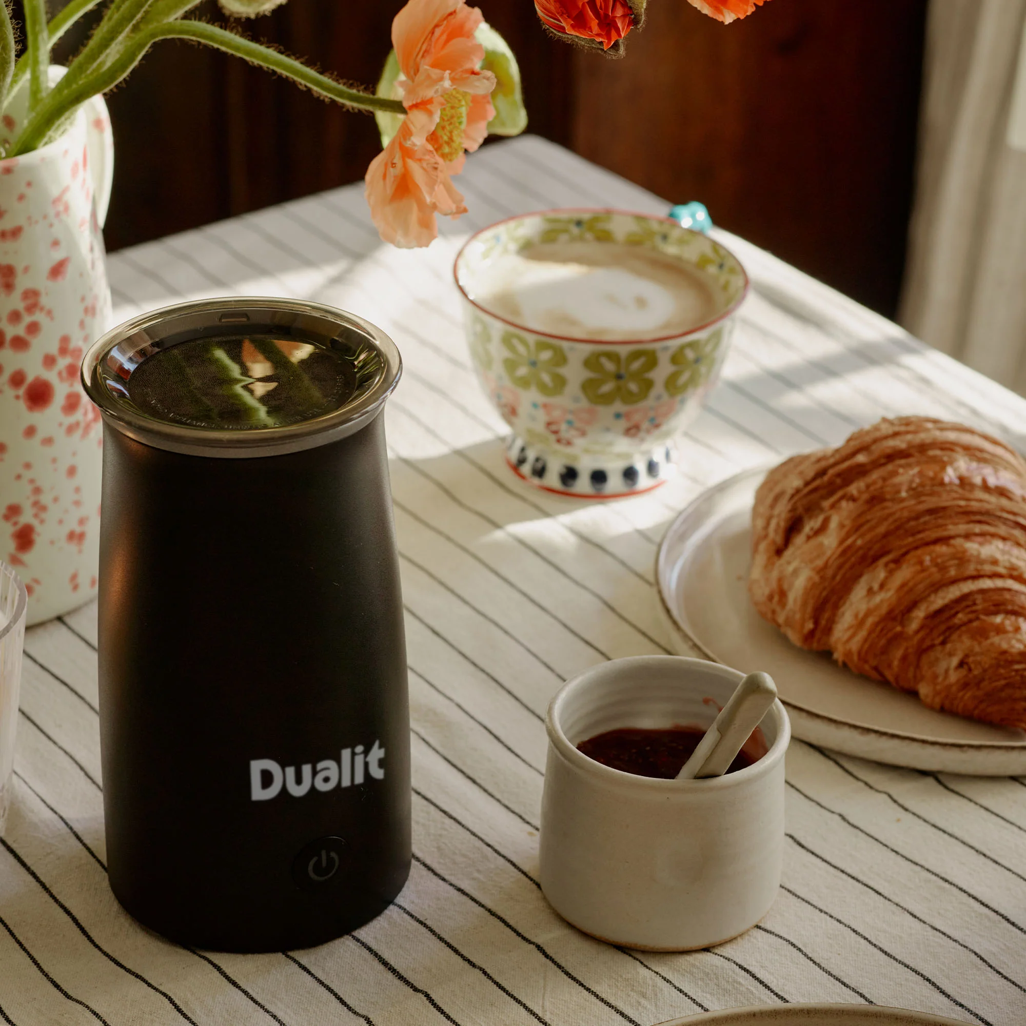Dualit 84140 Handheld Milk Frother, Matte Black - Image 4