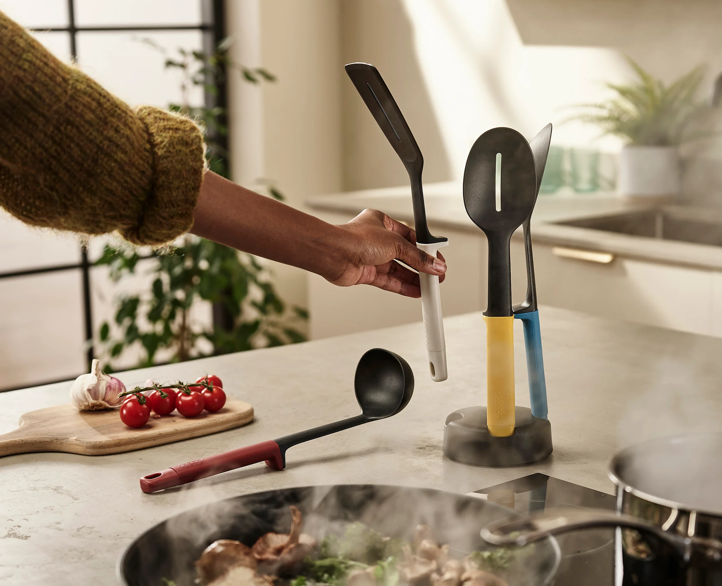 Joseph Joseph Elevate Slim 4-piece Utensil Set with Storage Stand, Multicolour - Image 5