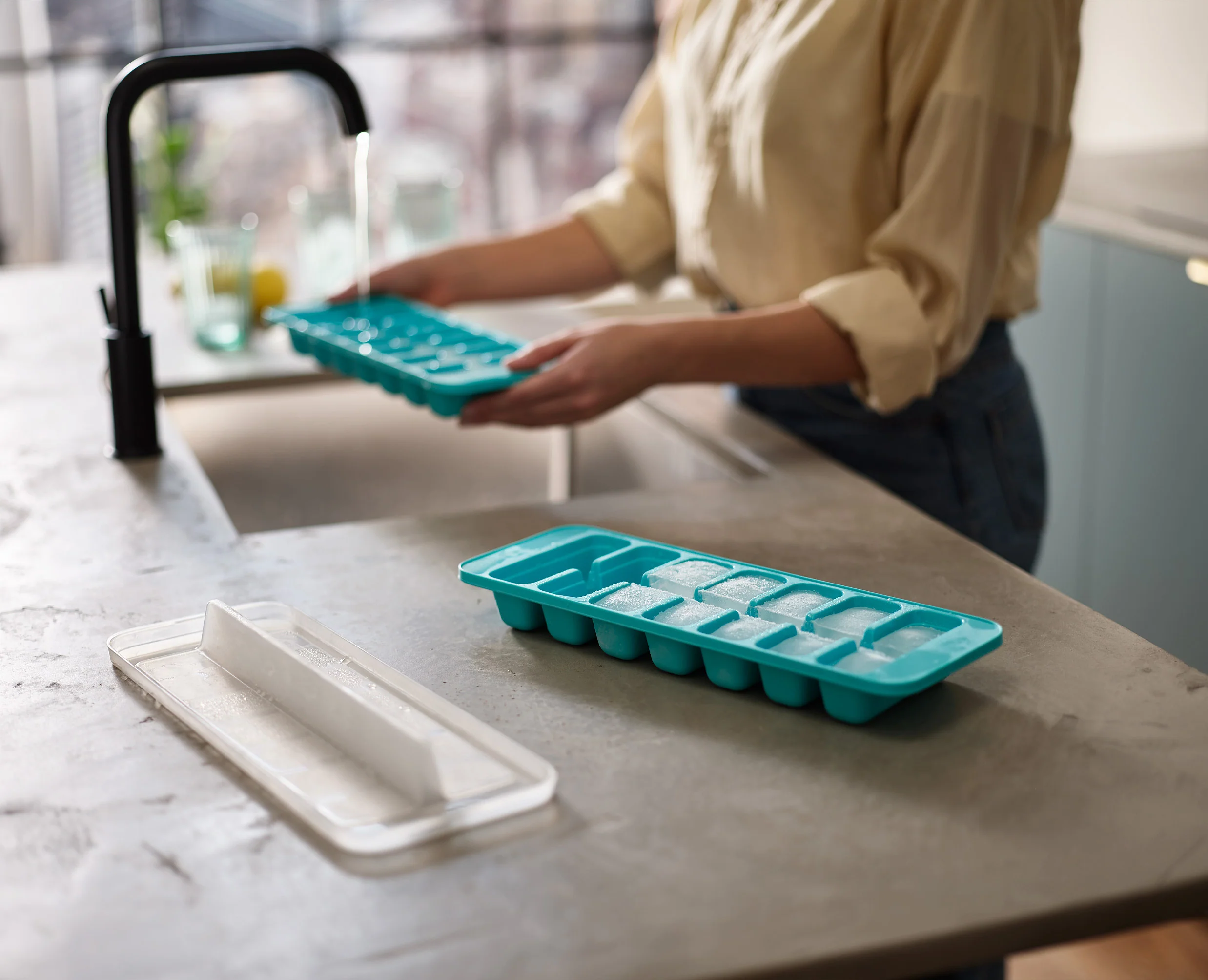 Joseph Joseph Flow Easy-fill Blue Ice-cube Trays, Blue - Image 5