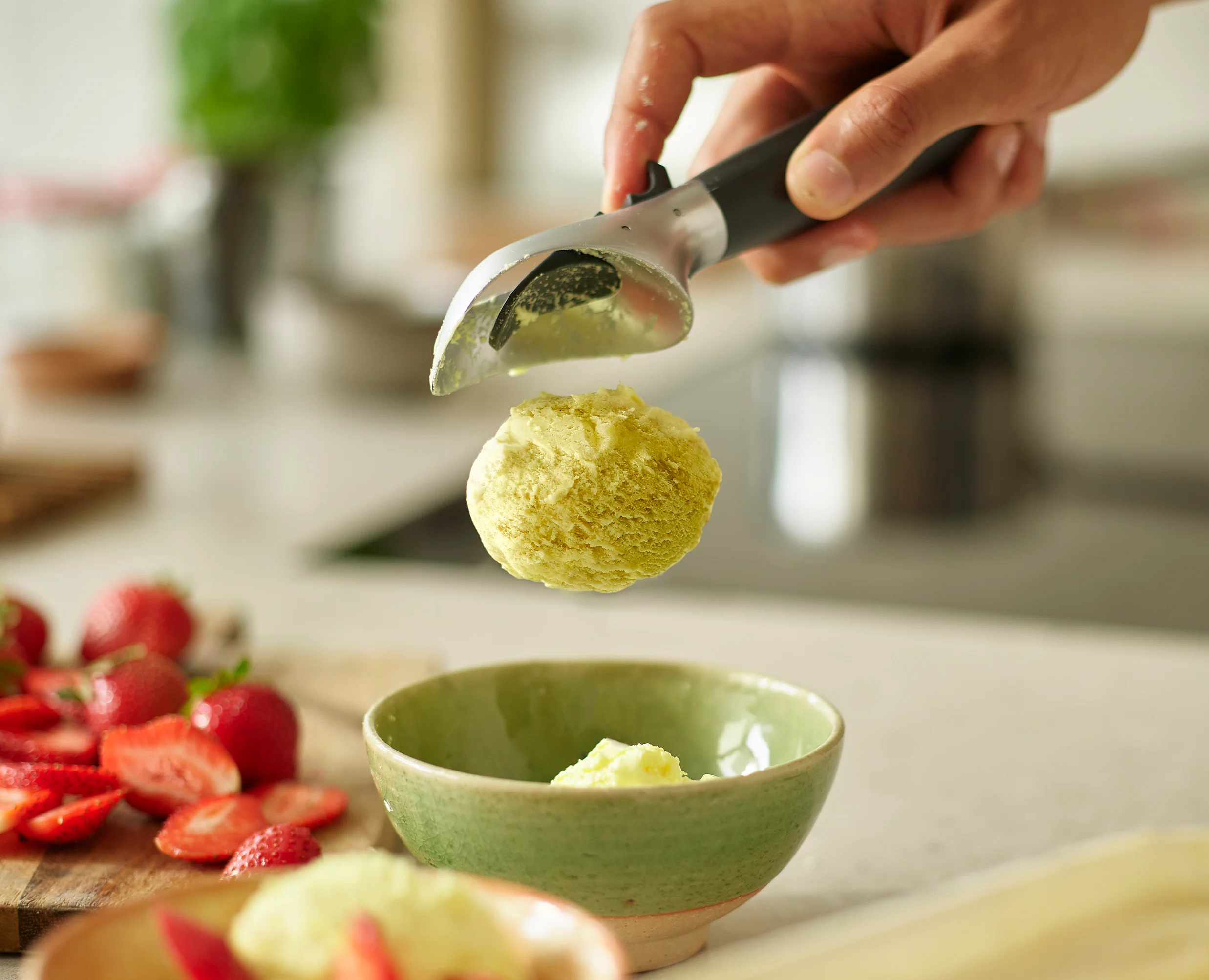 Joseph Joseph Elevate Grey Ice-cream Scoop, Grey Black - Image 4