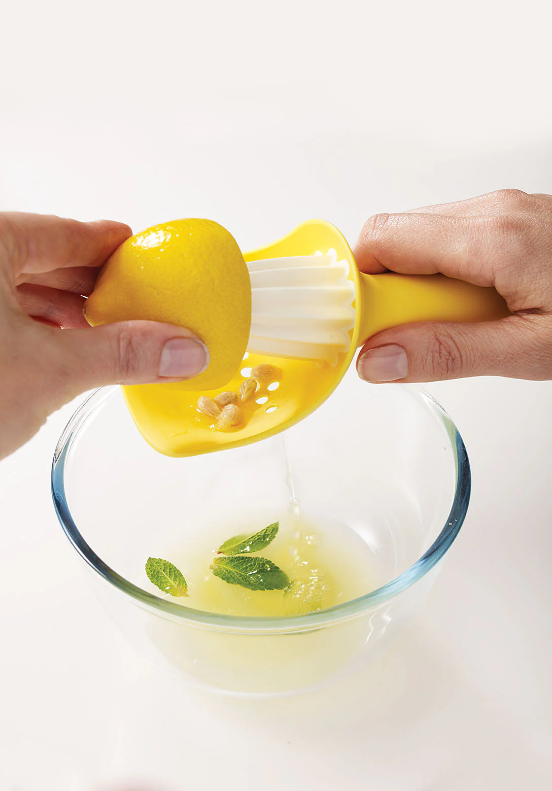 Joseph Joseph Catcher Lemon Squeezer, Yellow - Image 2