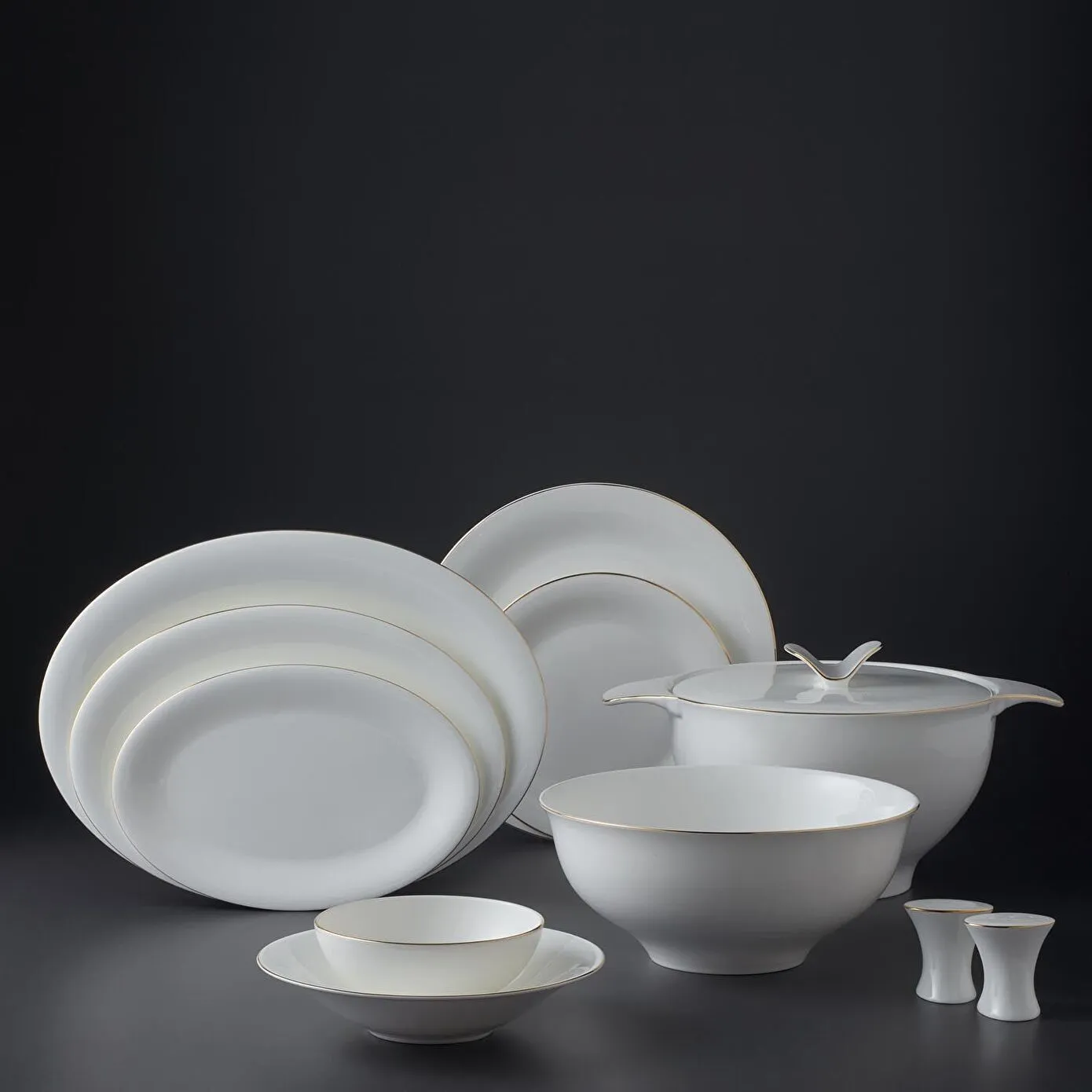 Jumbo Bone China Golda 61-Piece Dinner Set for 12 People, Gold