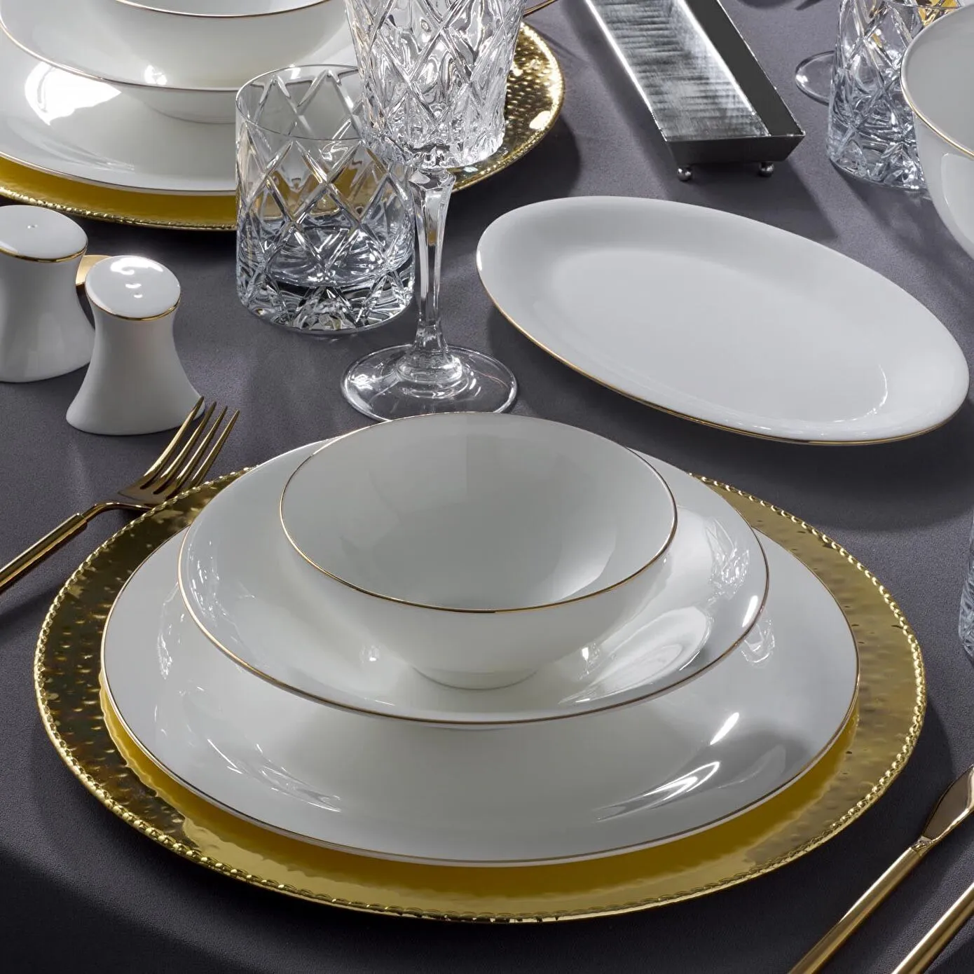 Jumbo Bone China Golda 61-Piece Dinner Set for 12 People, Gold - Image 6