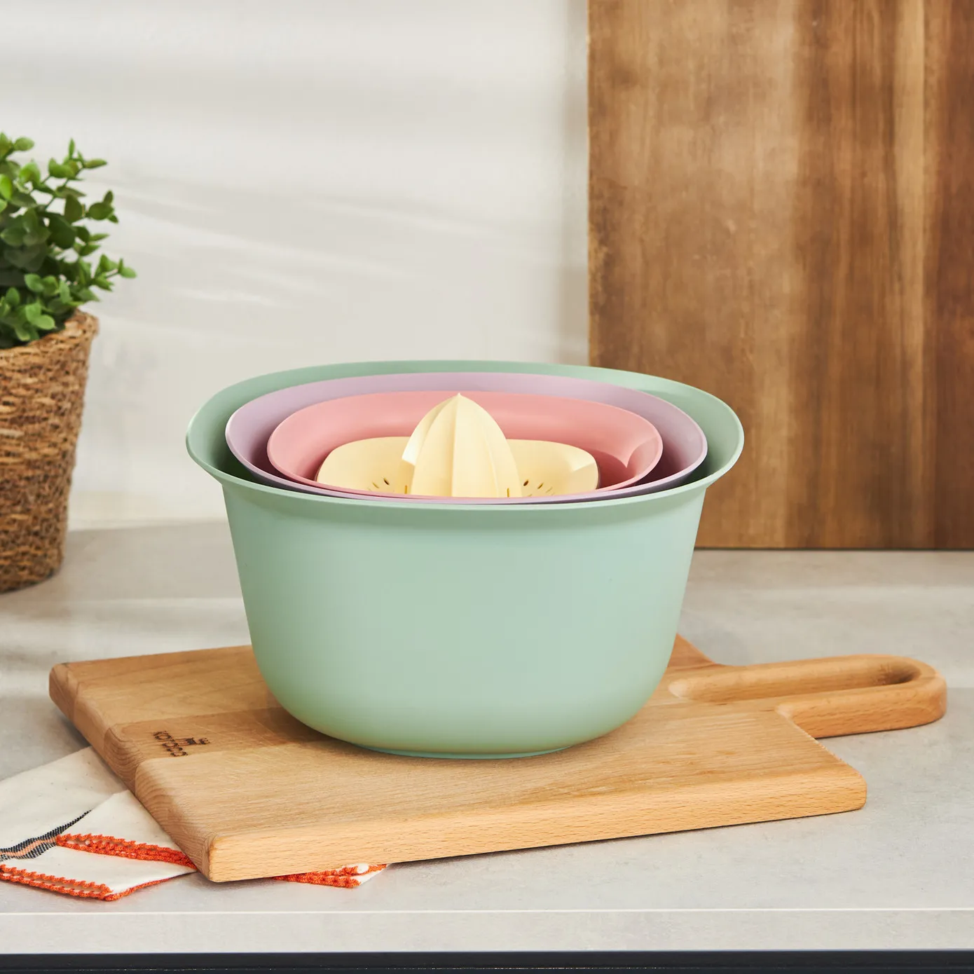 Karaca 4 Piece Multi Purpose Mixing Bowls, Colander and Citrus Squeezer Set, Multi - Image 3