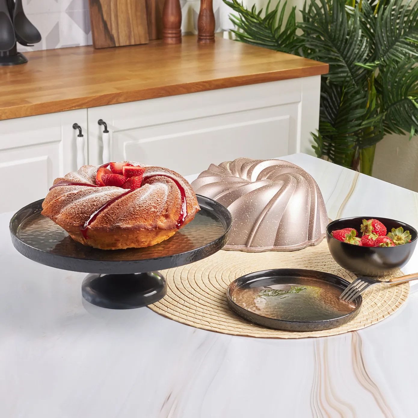 Karaca Aluminium Cast Decorative Cake Tin, 24cm, Pink - Image 8