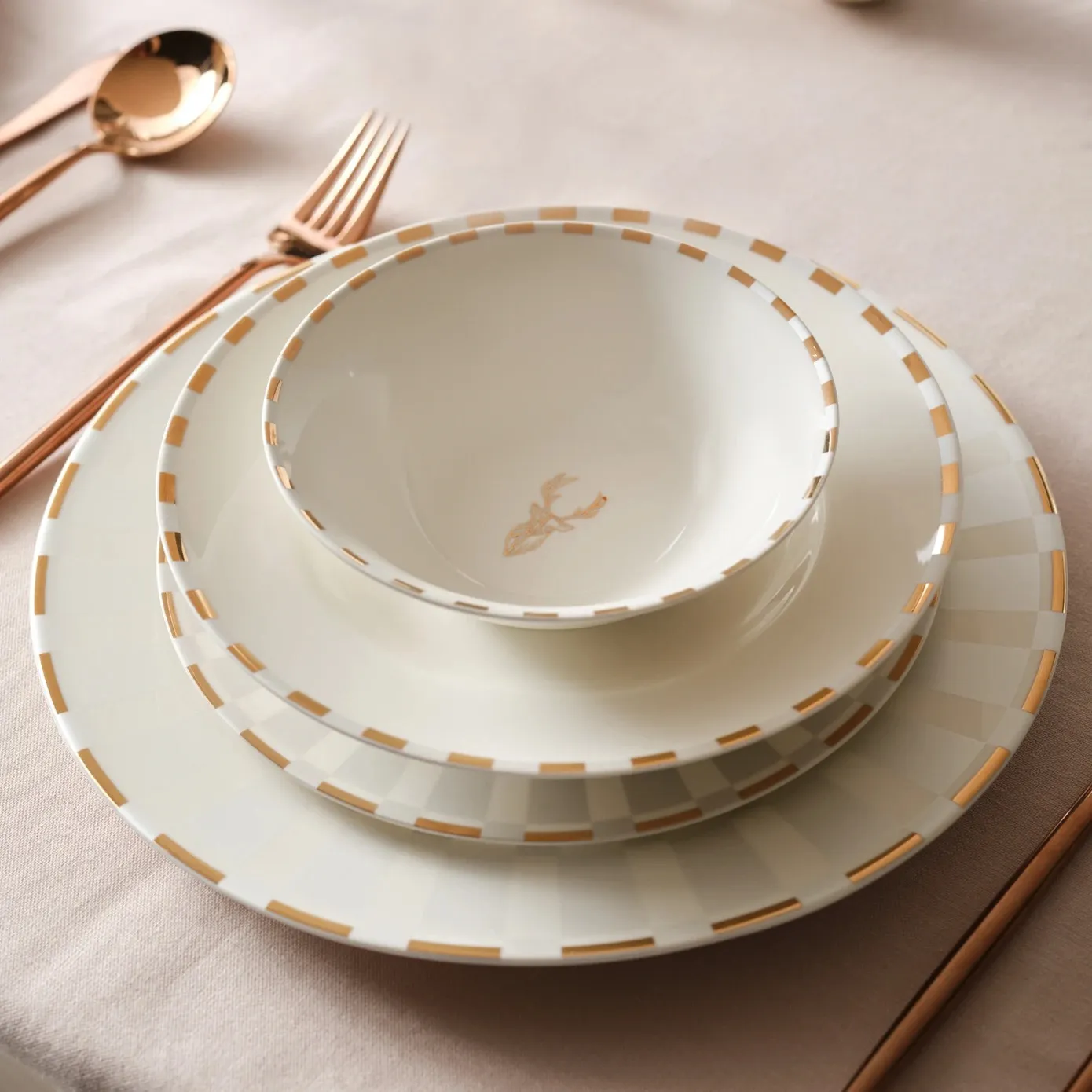 Karaca Aries Metalic 24-Piece Bone China Dinner Set for 6 People, White - Image 3