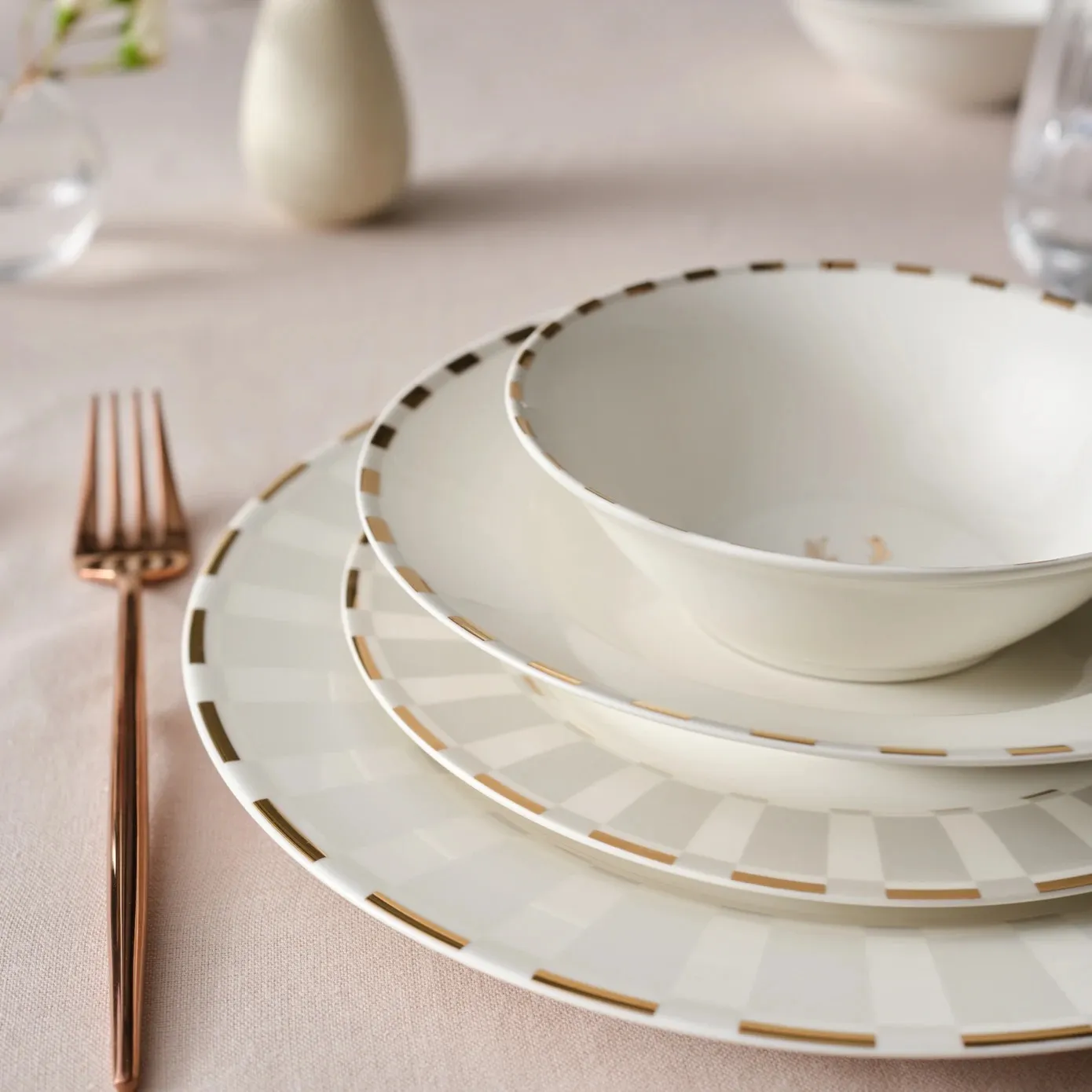 Karaca Aries Metalic 24-Piece Bone China Dinner Set for 6 People, White - Image 6