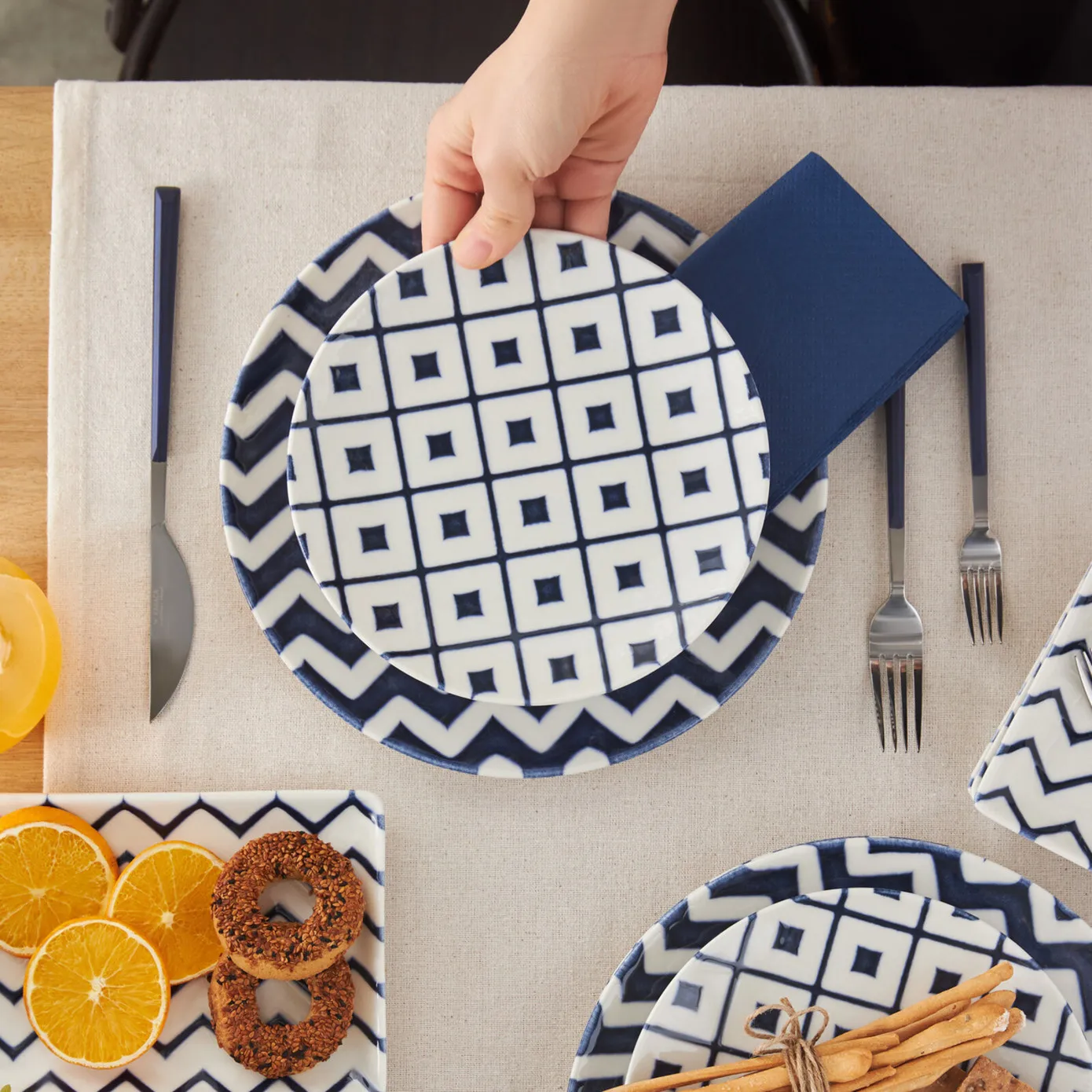 Karaca Forever Bone China Bettoni 18-Piece Serveware Set for 6 People, White Navy Blue - Image 5
