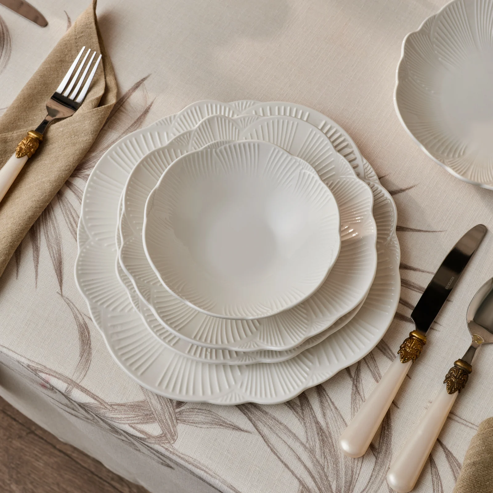 Karaca Bloom 24-Piece Bone China Dinner Set for 6 People, White - Image 4