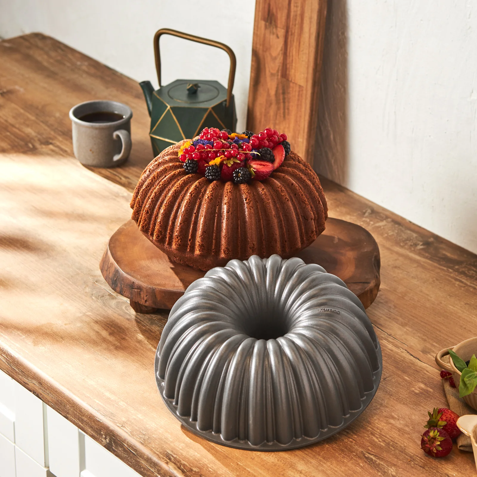 Karaca Cake Pro Aluminium Cast Decorative Cake Tin, 25.5cm, Anthracite - Image 3