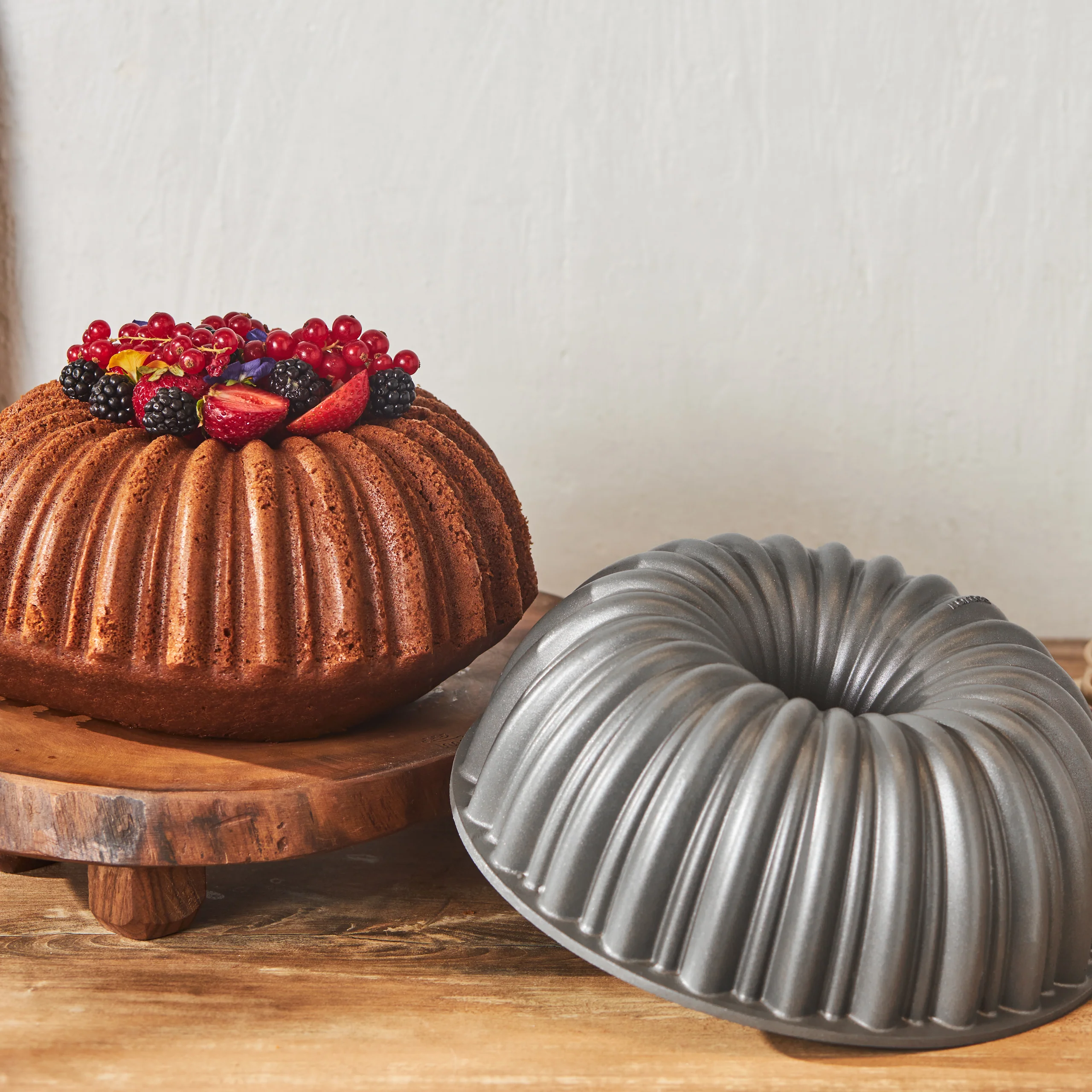 Karaca Cake Pro Aluminium Cast Decorative Cake Tin, 25.5cm, Anthracite - Image 4