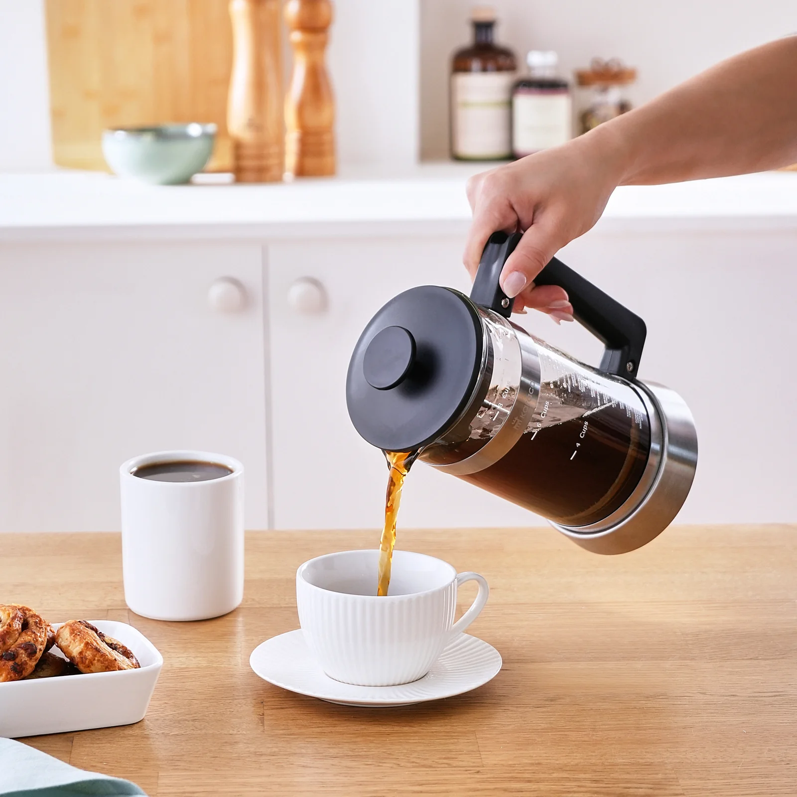 Karaca Cavira Borosilicate Glass French Press, 1000ml, Black Metal - Image 7