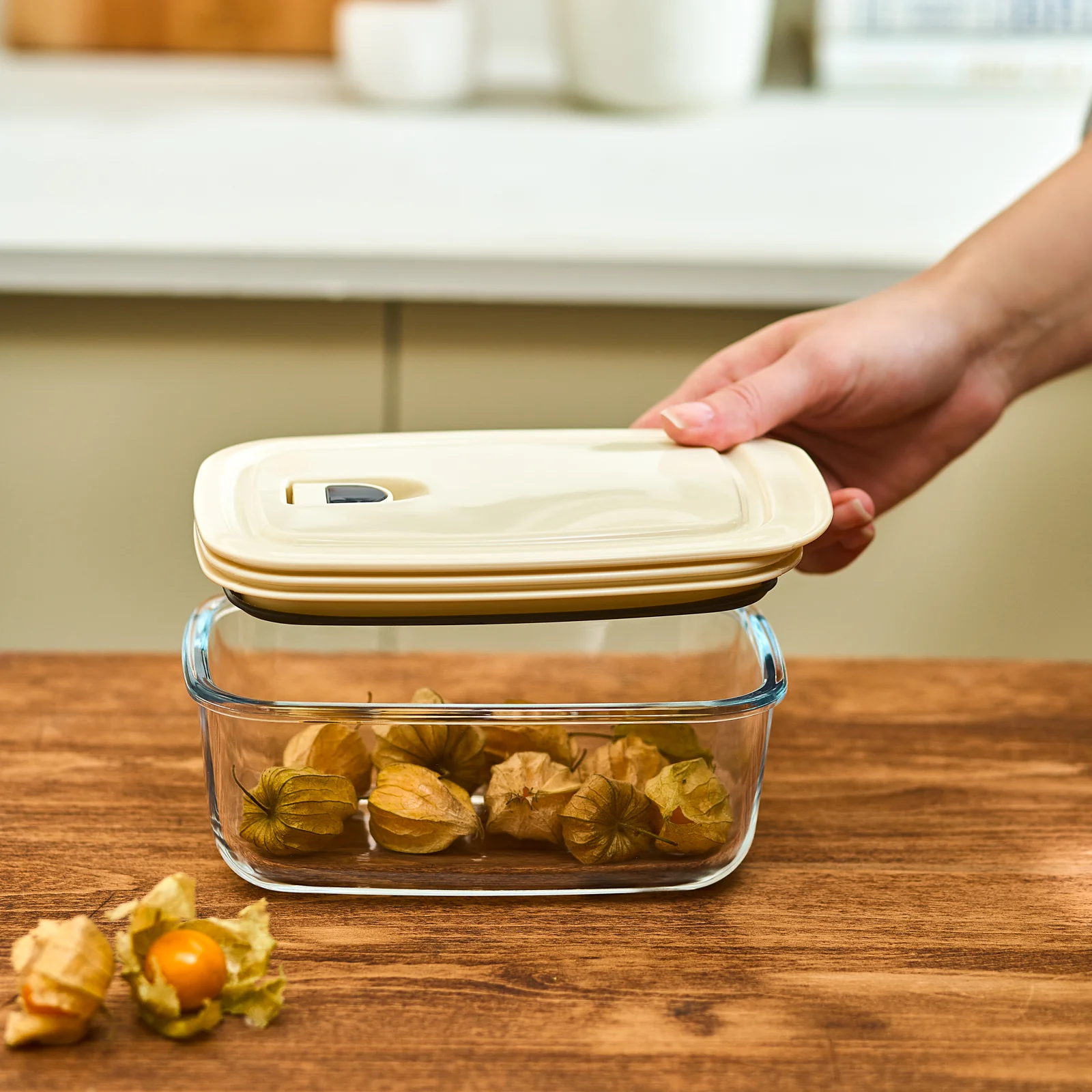 Karaca Cream Vacuum Storage Container, 0.83L - Image 2