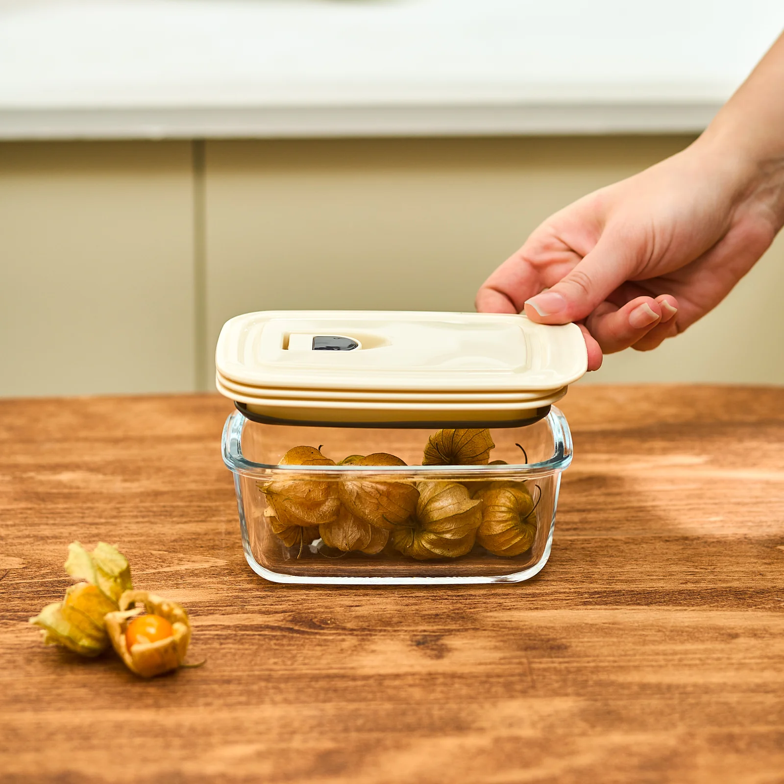 Karaca Cream Vacuum Storage Container, 0.4L - Image 2