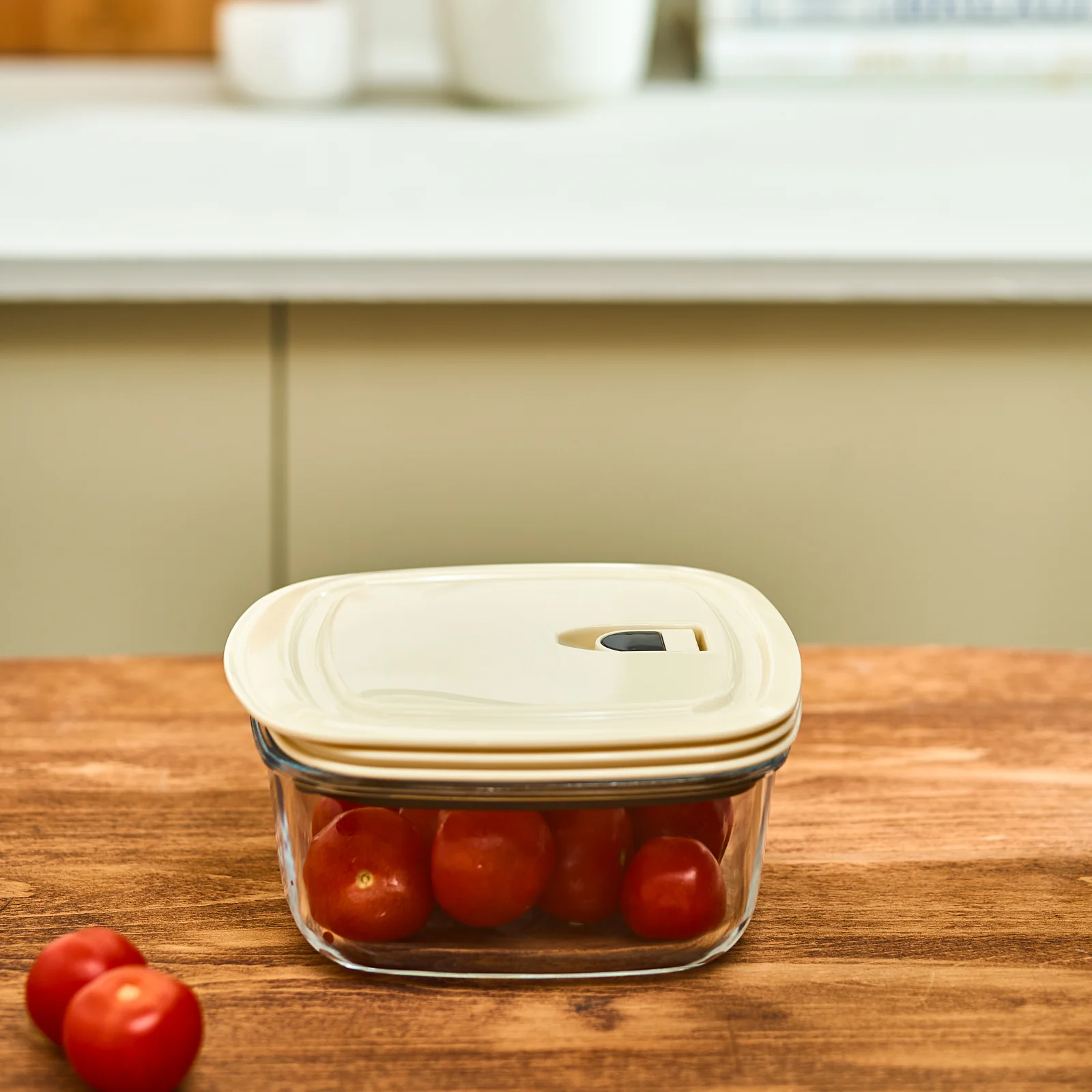 Karaca Cream Vacuum Storage Container, 0.9L - Image 2