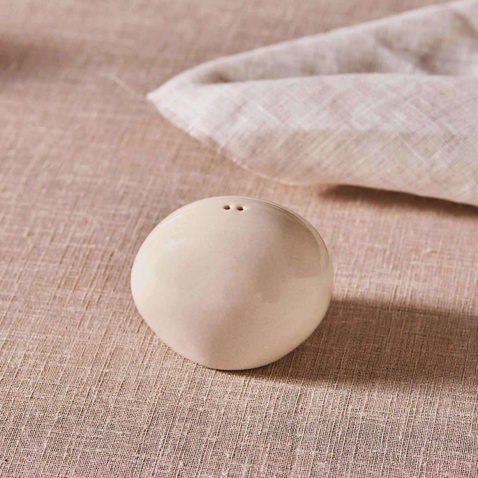 Karaca Earth Collection New Cupid Reactive Glaze Pepper Shaker, 6cm, Beige White - Image 3