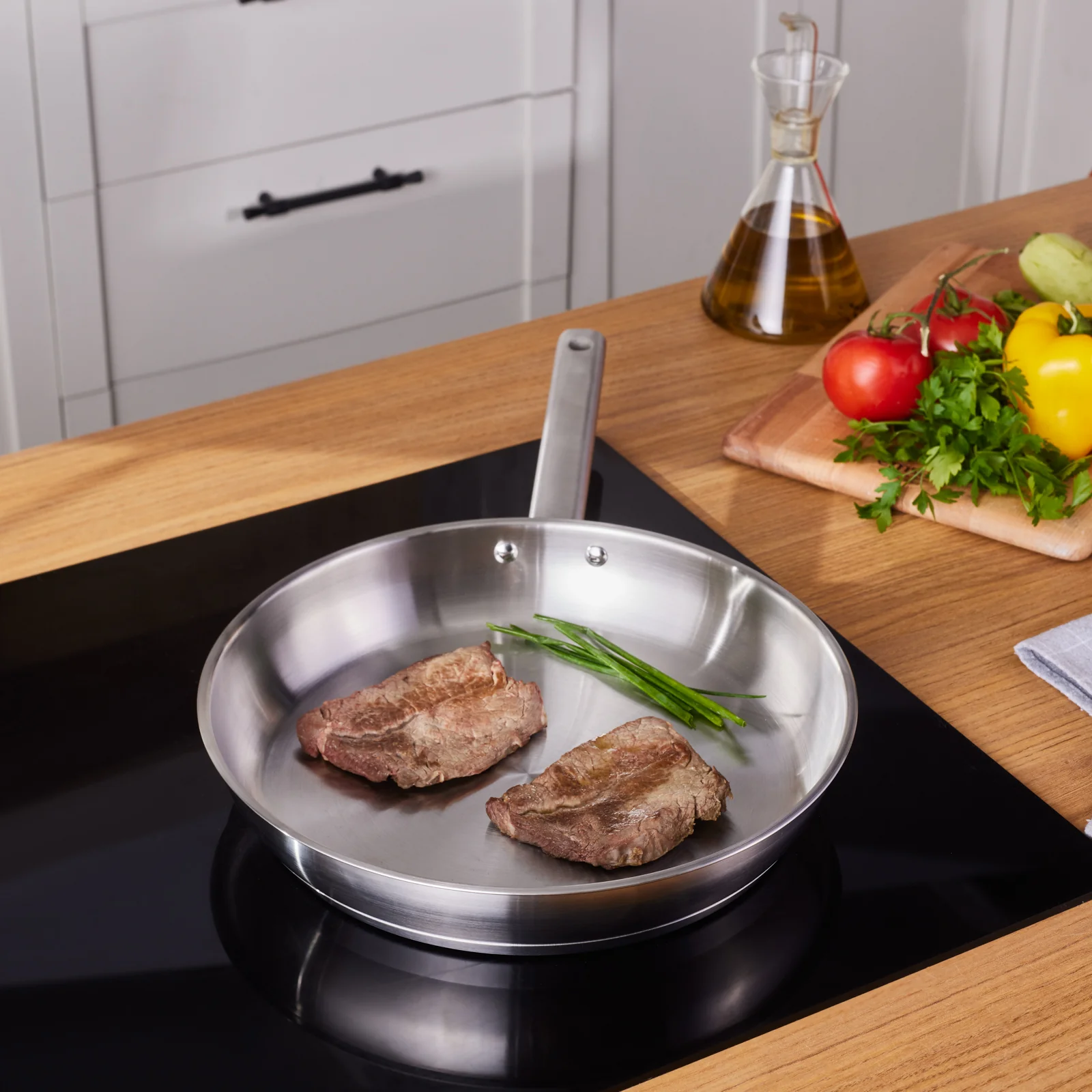 Karaca Elite Stainless Steel Induction Frying Pan, 30cm, Silver - Image 3