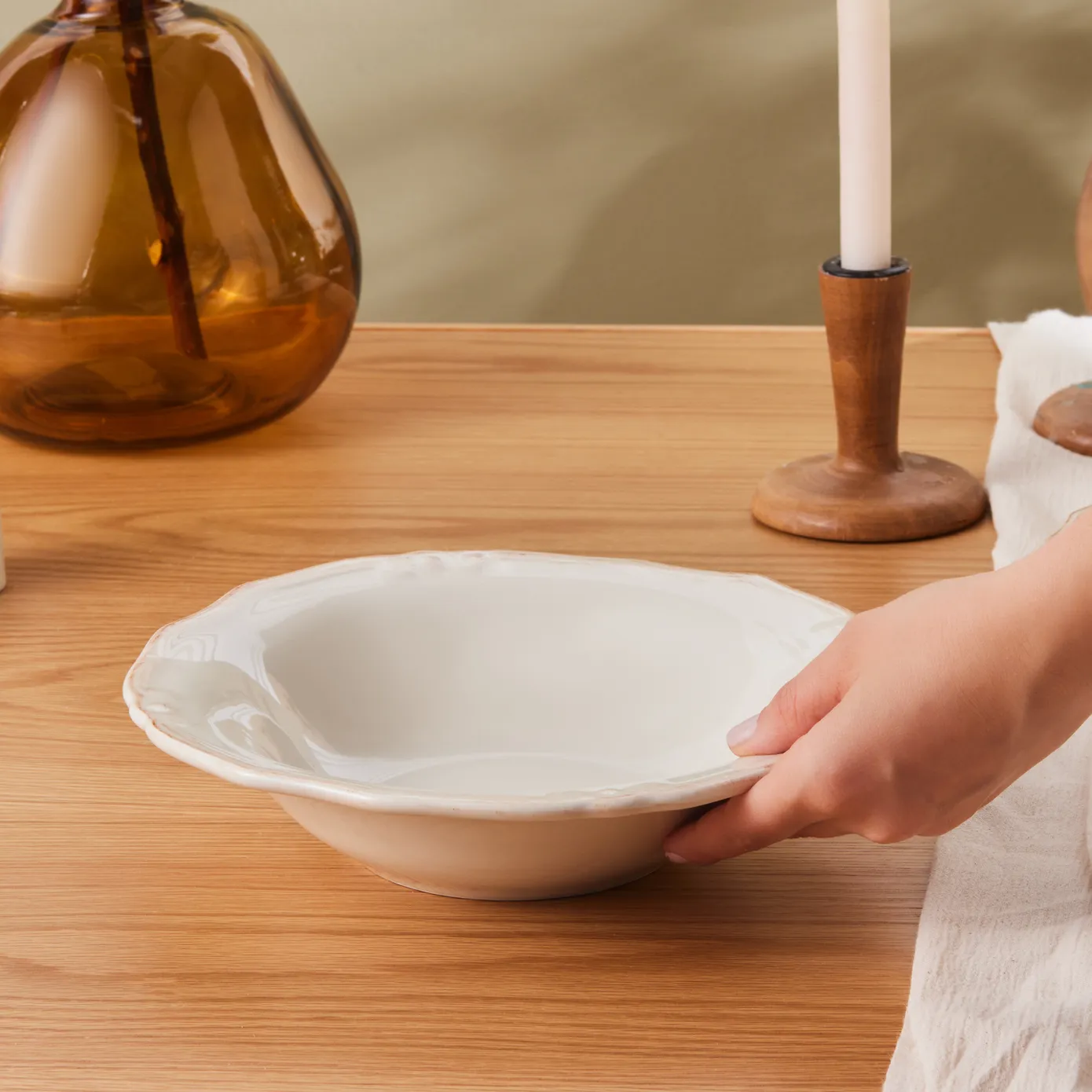 Karaca Elizabeth Ceramic Salad Bowl, 26cm, Ecru - Image 3