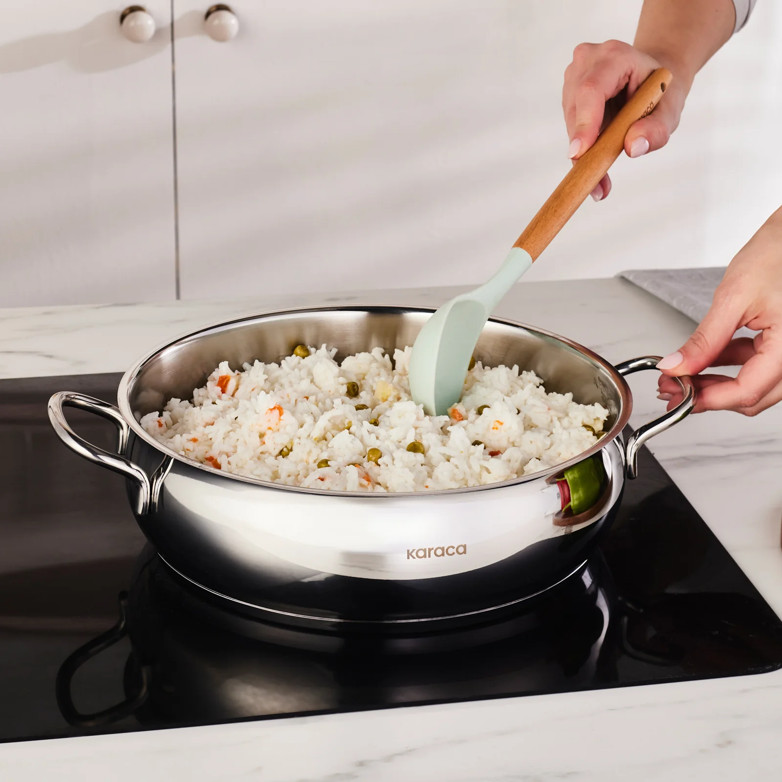 Karaca Emirgan Stainless Steel Shallow Casserole with Lid, 26cm, Silver - Image 4