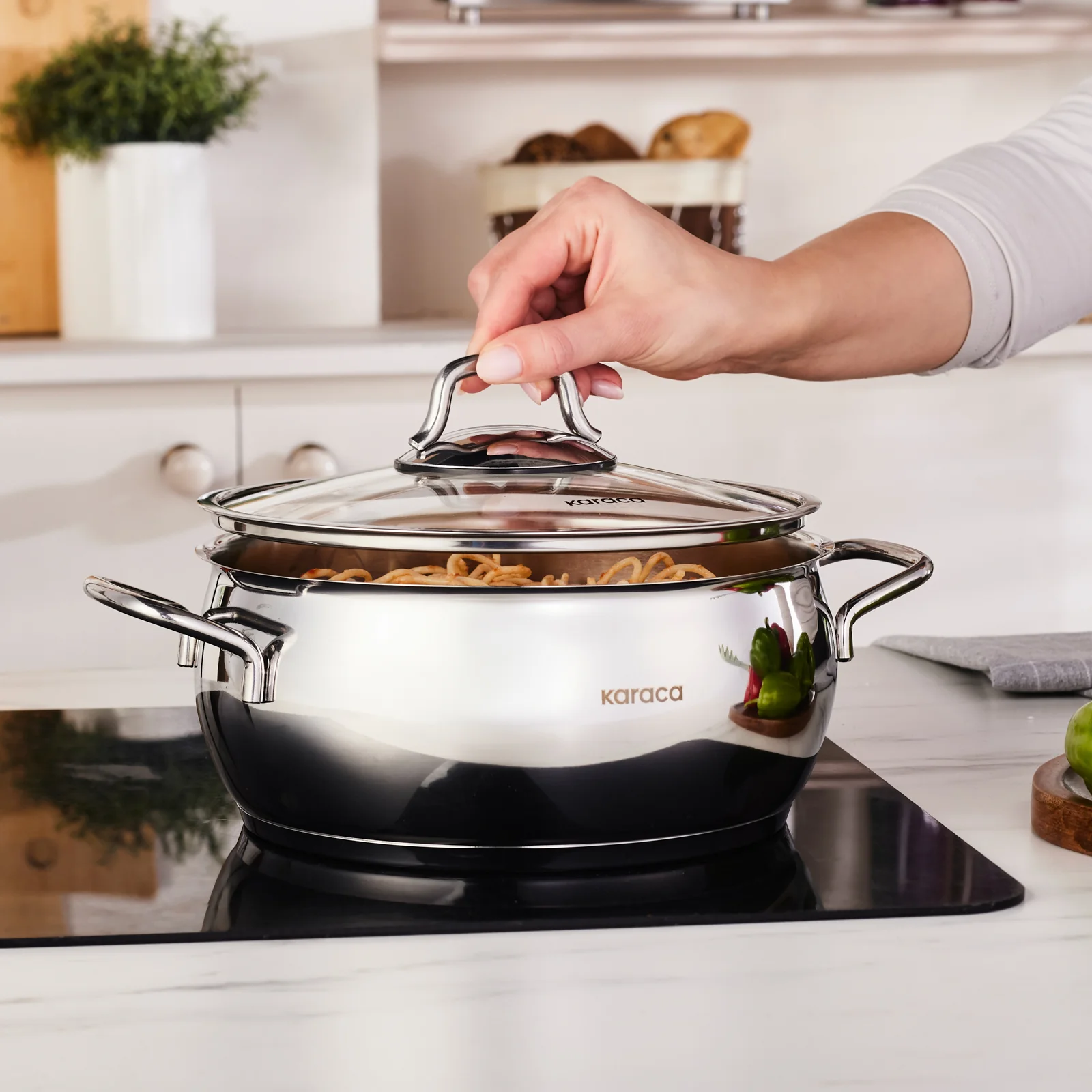 Karaca Emirgan Stainless Steel Stockpot with Lid, 22cm, Silver - Image 4