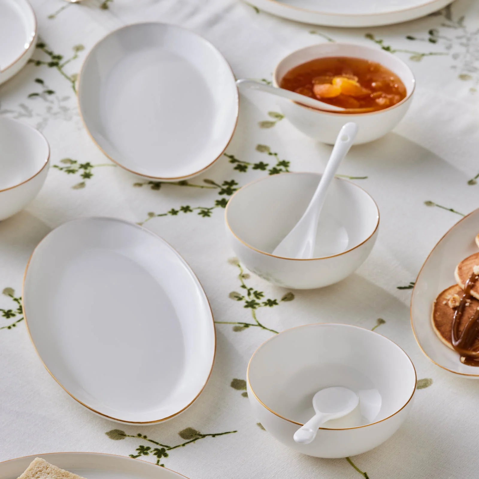 Karaca Forever Bone China Fika 22-Piece Serveware Set for 6 People, Gold - Image 7