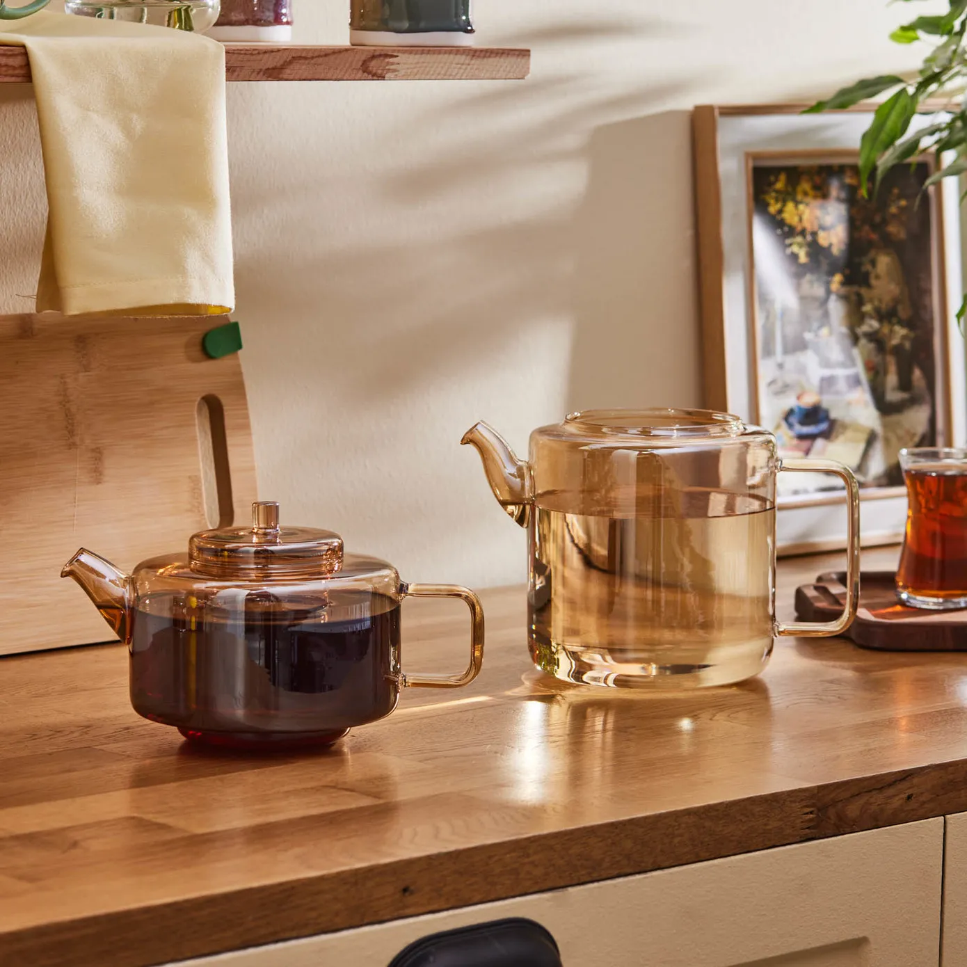 Karaca Flat Borosilicate Glass Teapot, Amber - Image 4