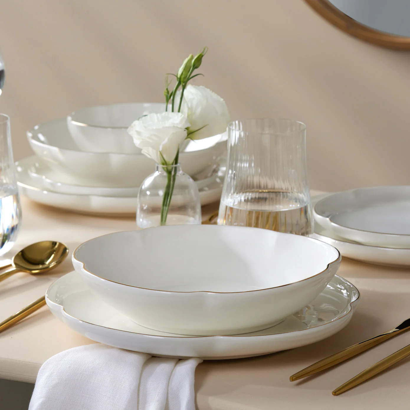 Karaca Flora 24-Piece Bone China Dinner Set for 6 People, Gold - Image 3