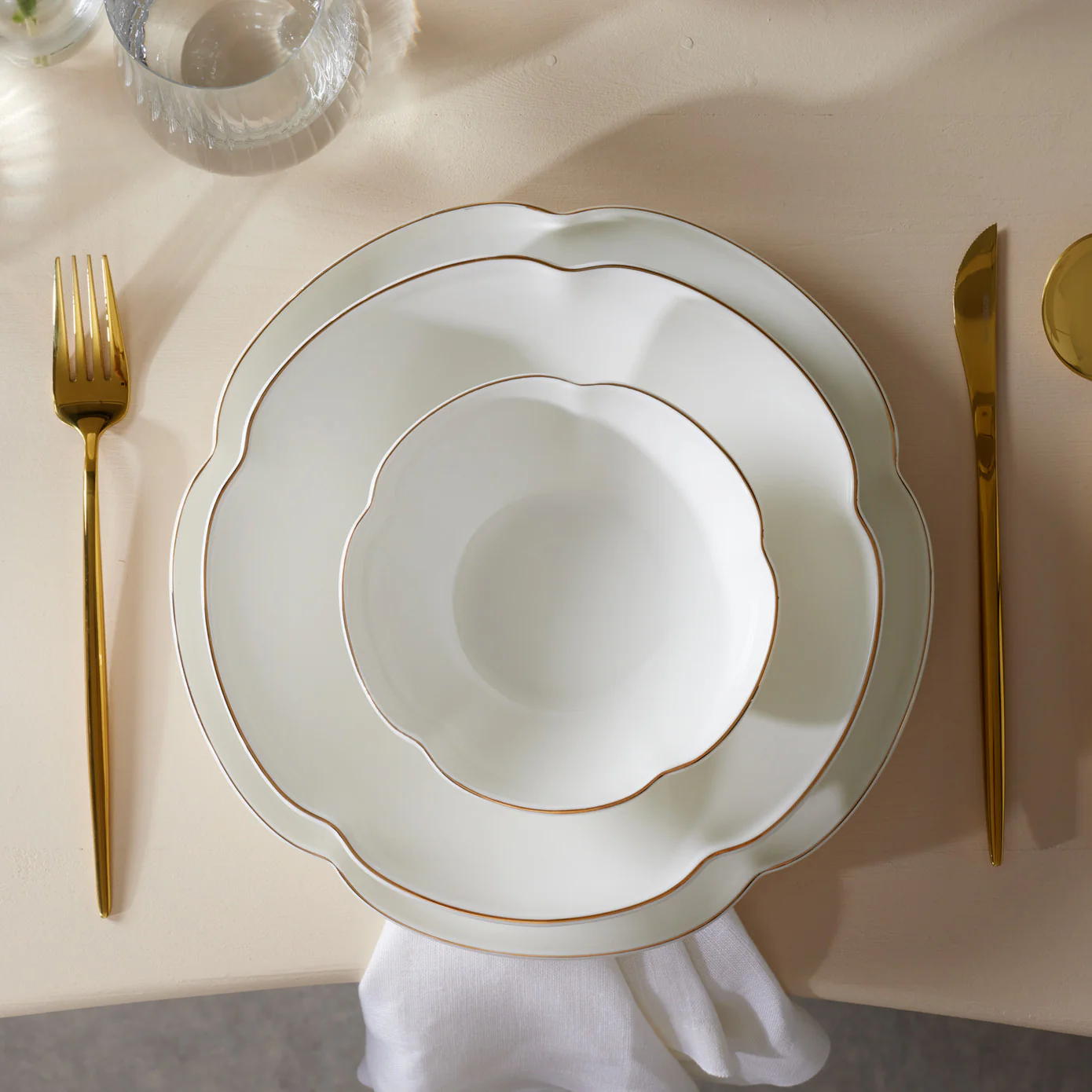 Karaca Flora 24-Piece Bone China Dinner Set for 6 People, Gold - Image 5