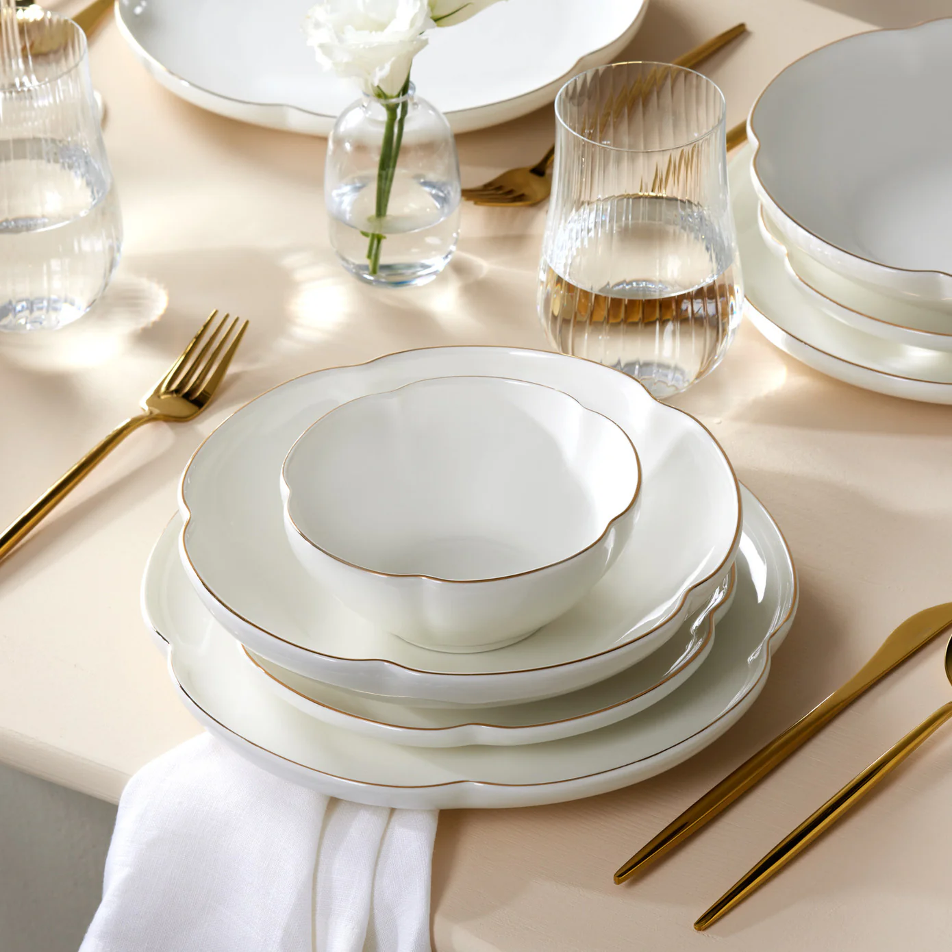 Karaca Flora 24-Piece Bone China Dinner Set for 6 People, Gold - Image 6