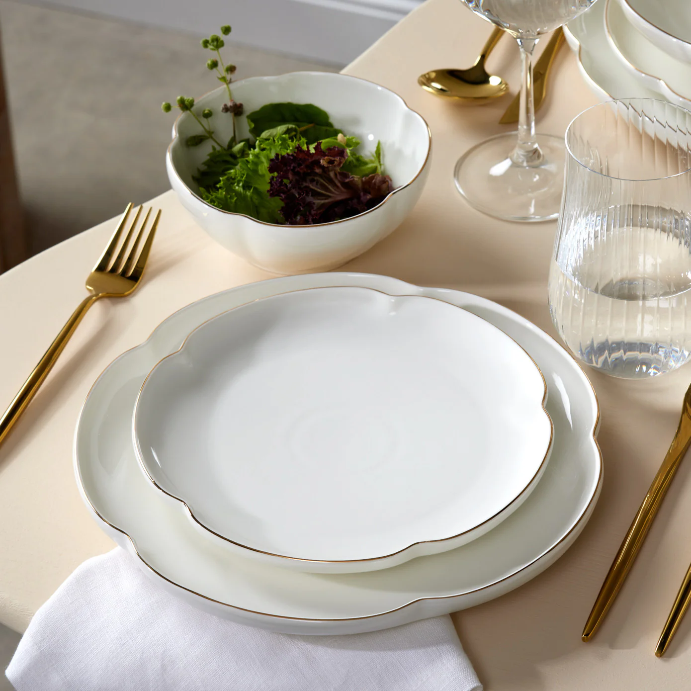 Karaca Flora 24-Piece Bone China Dinner Set for 6 People, Gold - Image 7