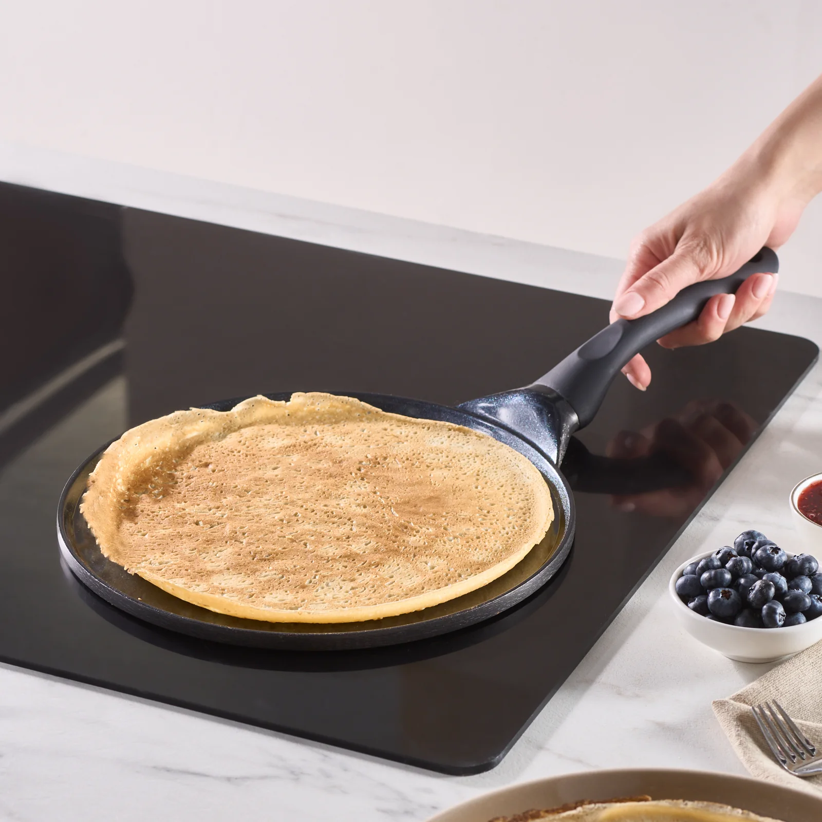 Karaca Fluffy Non-Stick Induction Ceramic Coating Crep & Pancake Pan, 26cm, Black - Image 4
