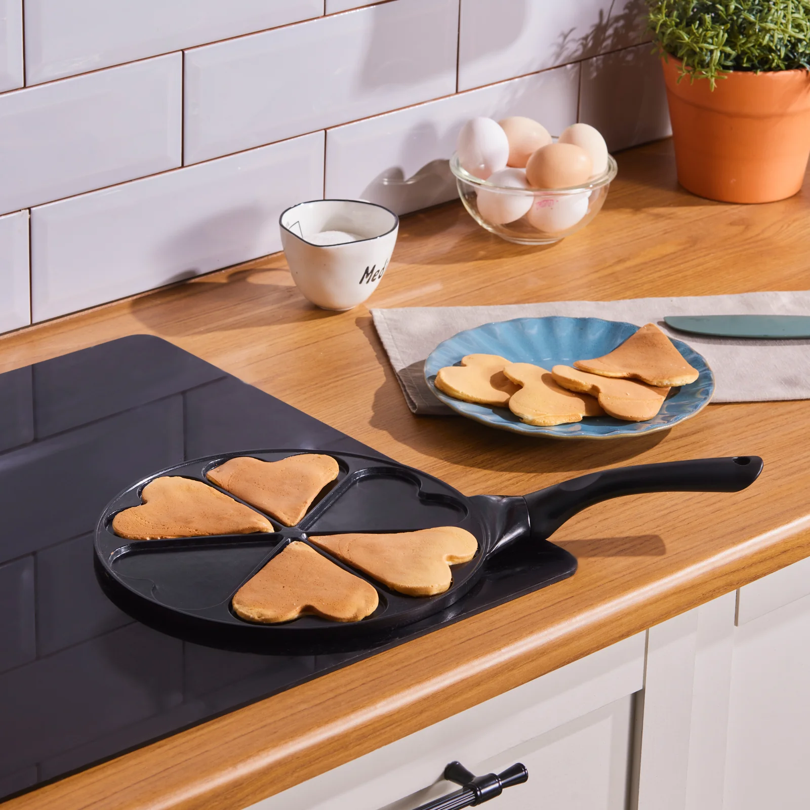 Karaca Fluffy Love Non-Stick Induction Ceramic Coating Pancake Pan, 26cm, Black - Image 7