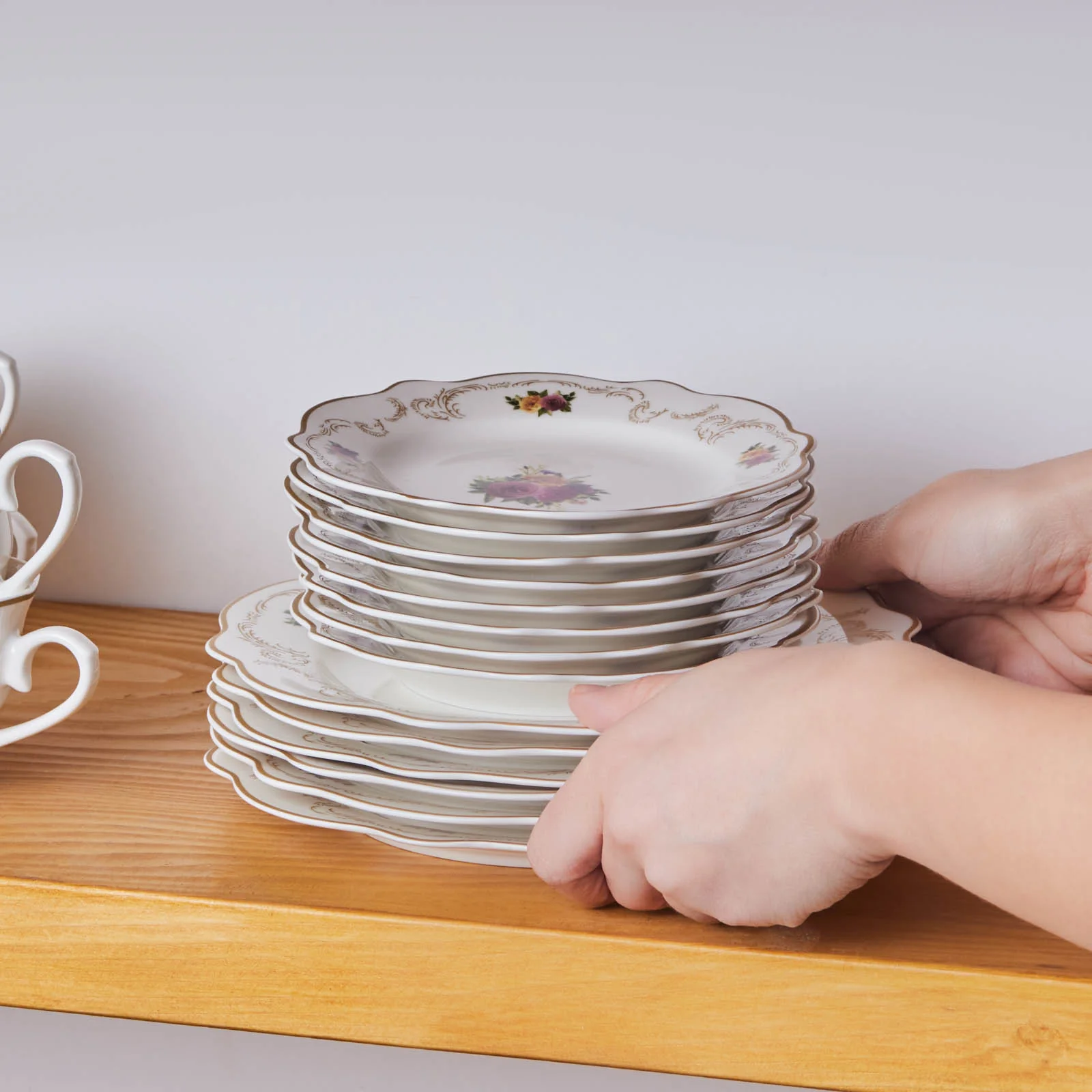 Karaca Forever Bone China Antique 26-Piece Serveware Set for 6 People, Gold - Image 13