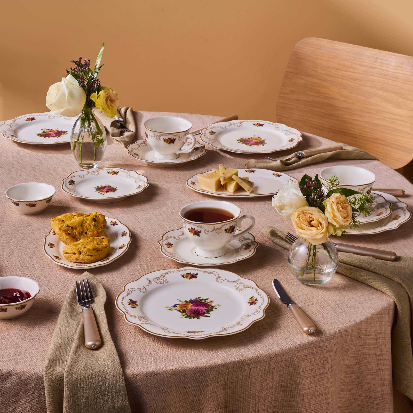 Karaca Forever Bone China Antique 26-Piece Serveware Set for 6 People, Gold - Image 3