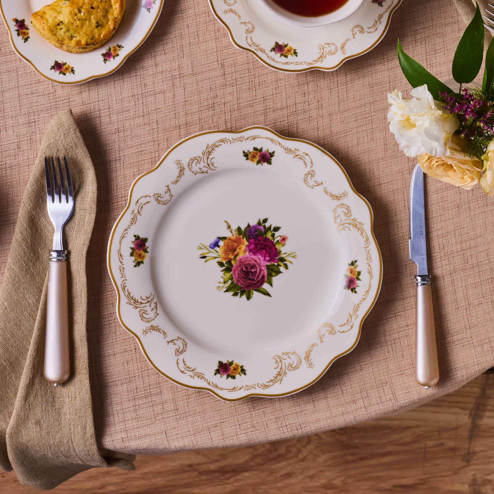 Karaca Forever Bone China Antique 26-Piece Serveware Set for 6 People, Gold - Image 4
