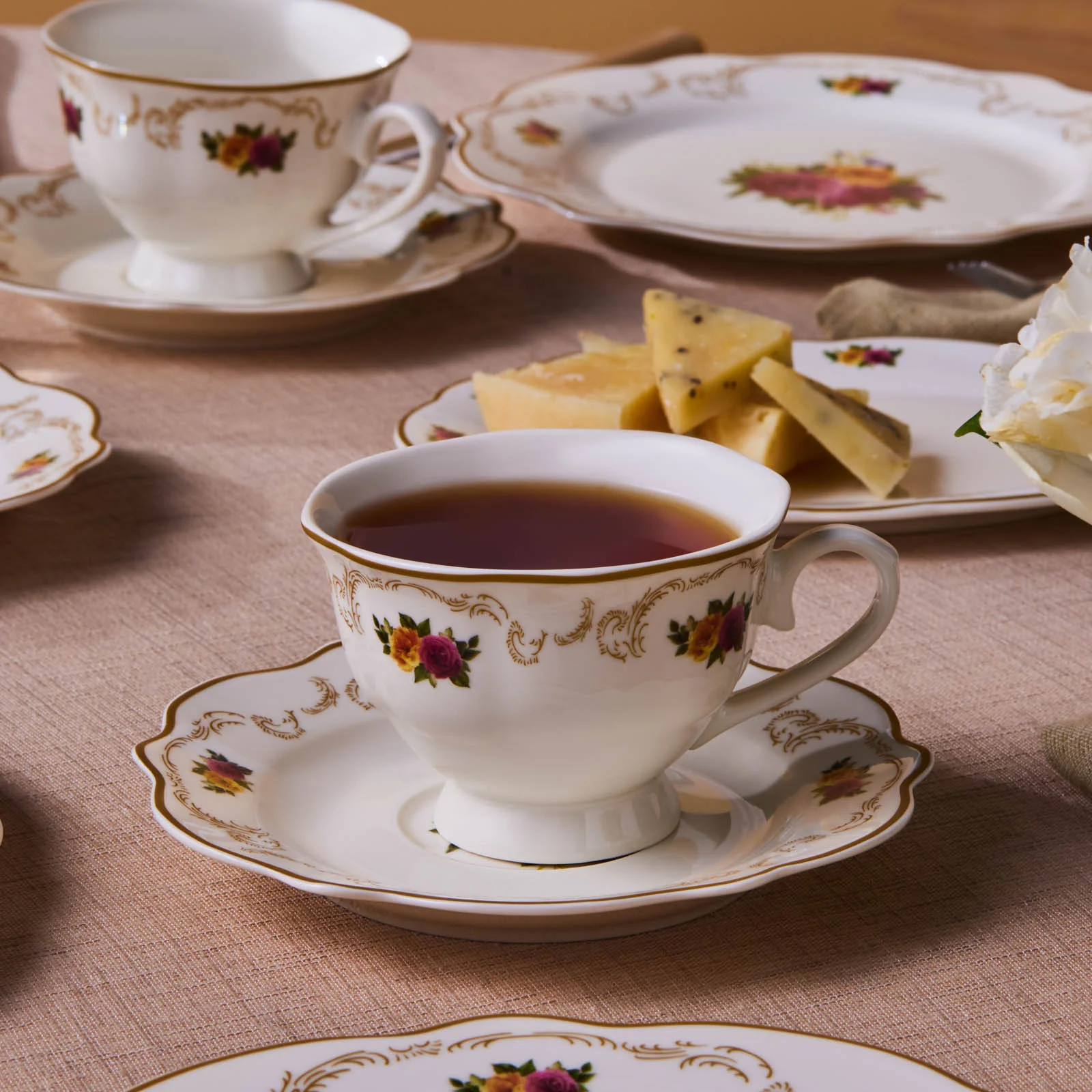 Karaca Forever Bone China Antique 26-Piece Serveware Set for 6 People, Gold - Image 6