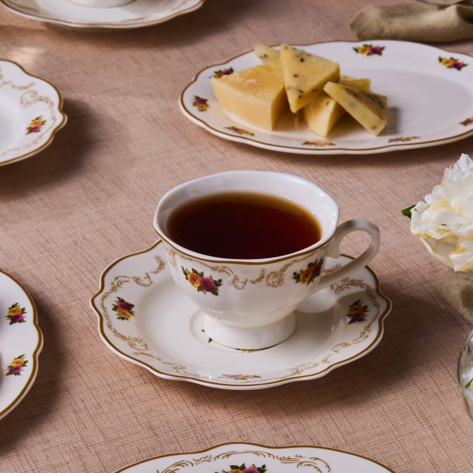 Karaca Forever Bone China Antique 26-Piece Serveware Set for 6 People, Gold - Image 8