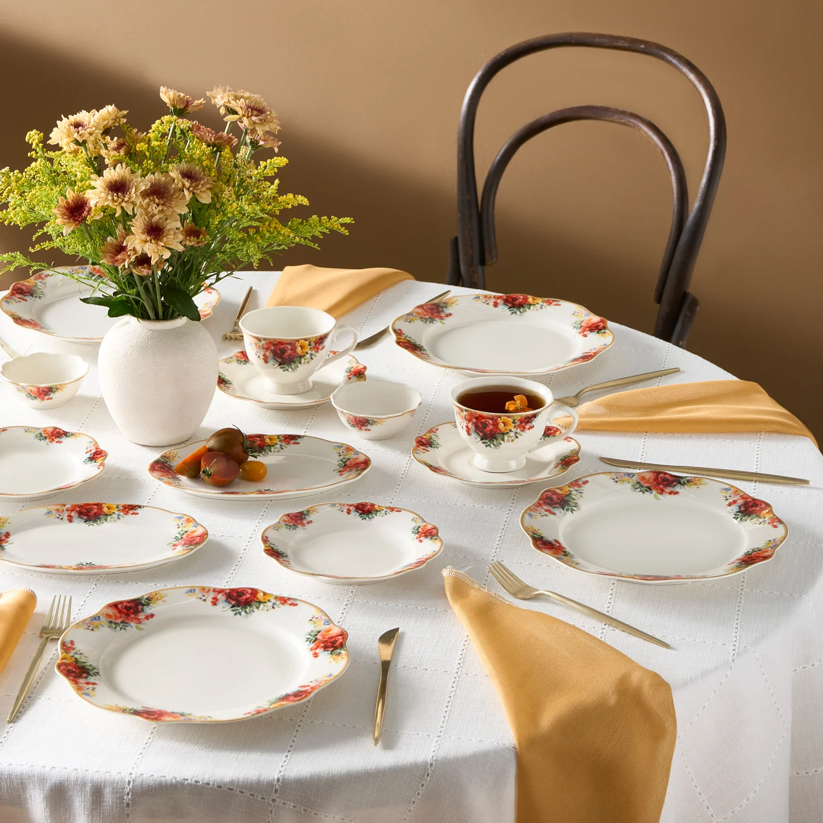 Karaca Bone China Amarose 26-Piece Serveware Set for 6 People, Gold - Image 2