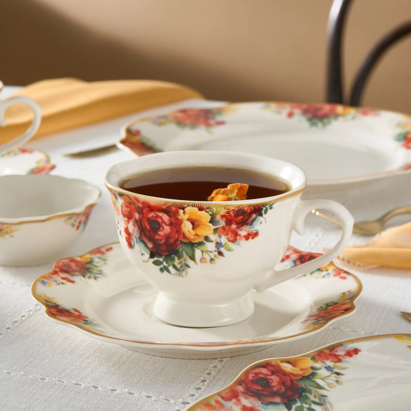 Karaca Bone China Amarose 26-Piece Serveware Set for 6 People, Gold - Image 3