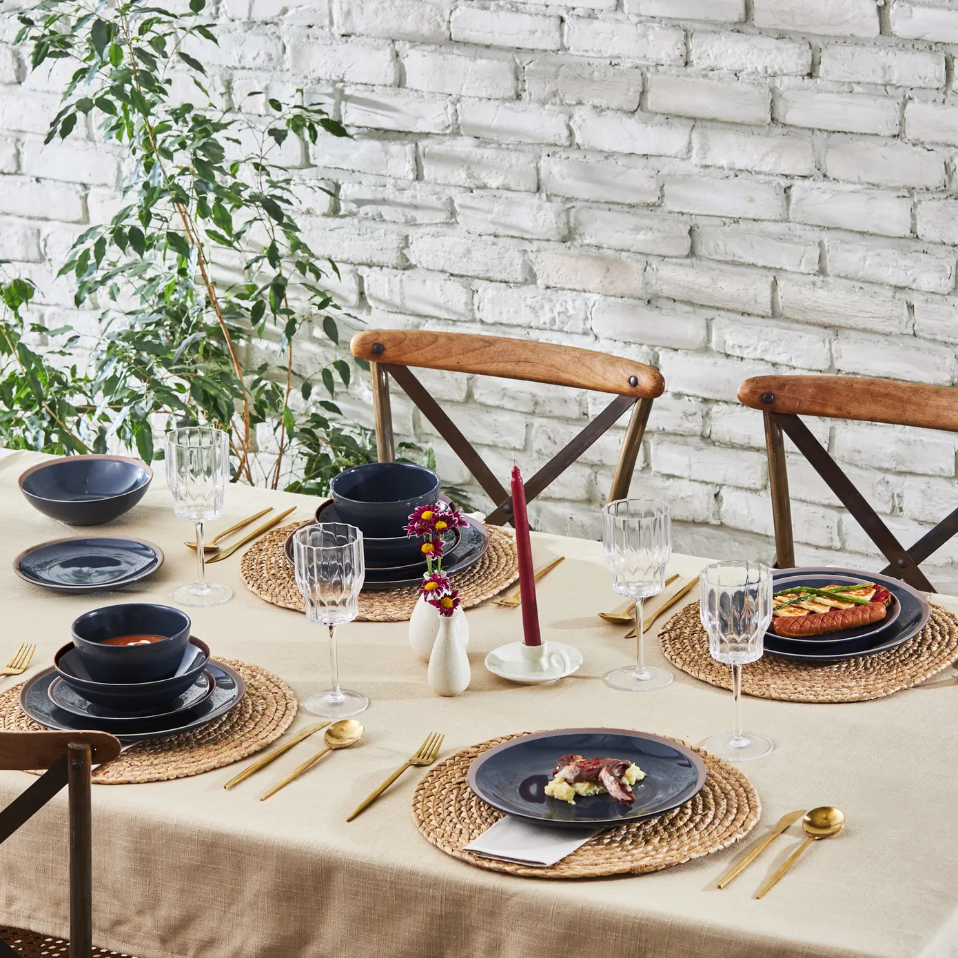 Karaca Hamburg 16-Piece Stoneware Dinner Set for 4 People, Black Multi - Image 4