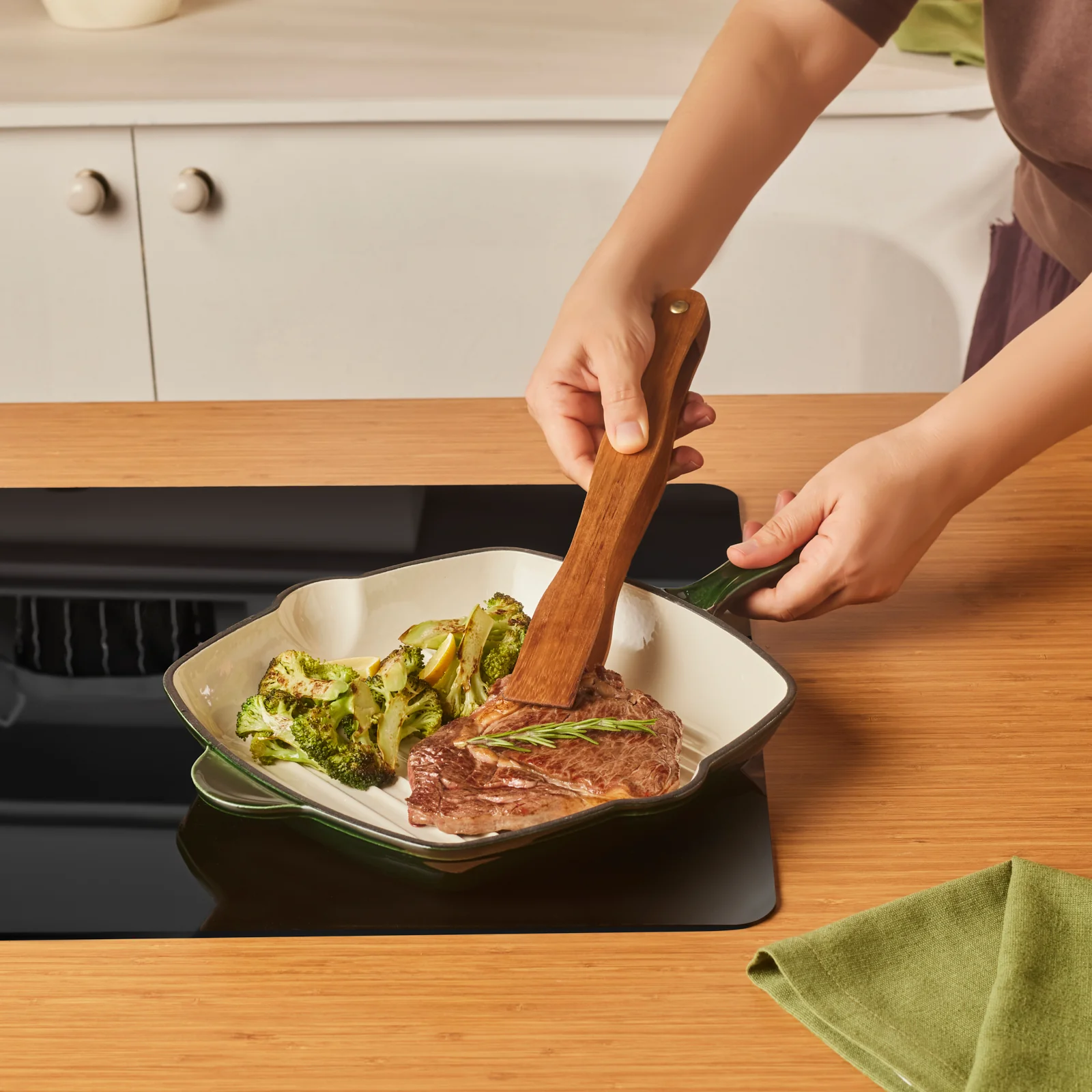 Karaca Heritage Enamelled Cast Iron Grill Pan, 26 cm, Green - Image 4