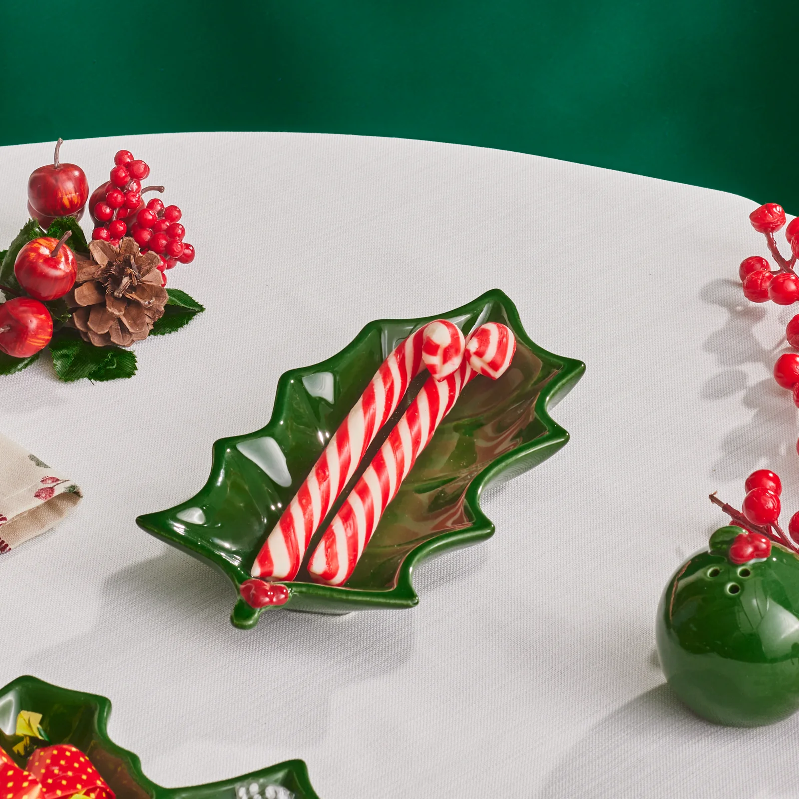 Karaca New Year Christmas Butcher's Broom Serving Platter, 22cm, Green