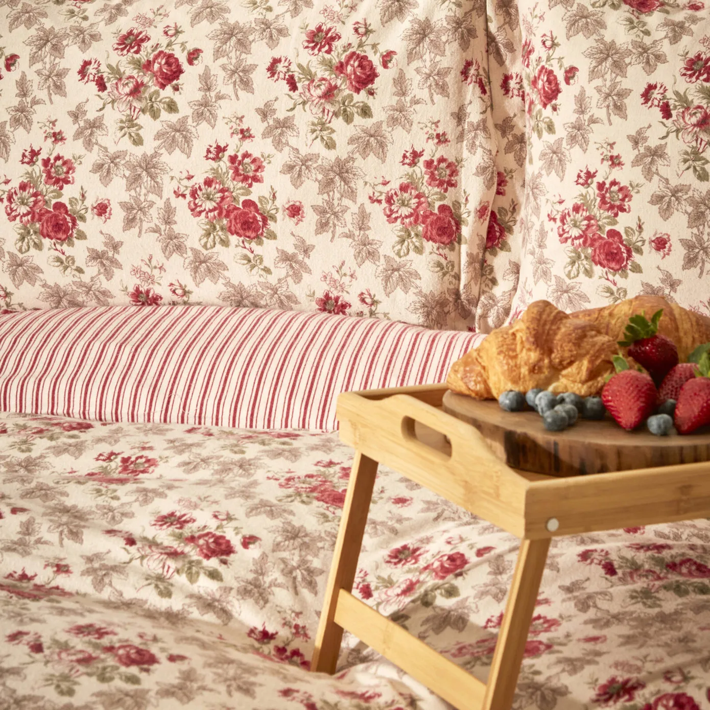 Karaca Home Luis 100% Turkish Cotton Flannel Duvet Cover Set with Bed Sheet, Double, Red Multi - Image 10