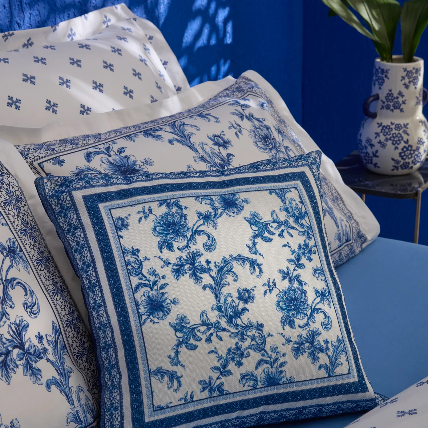 Karaca Home Rosario Filled Cushion, 45cmx45cm, Blue White - Image 3