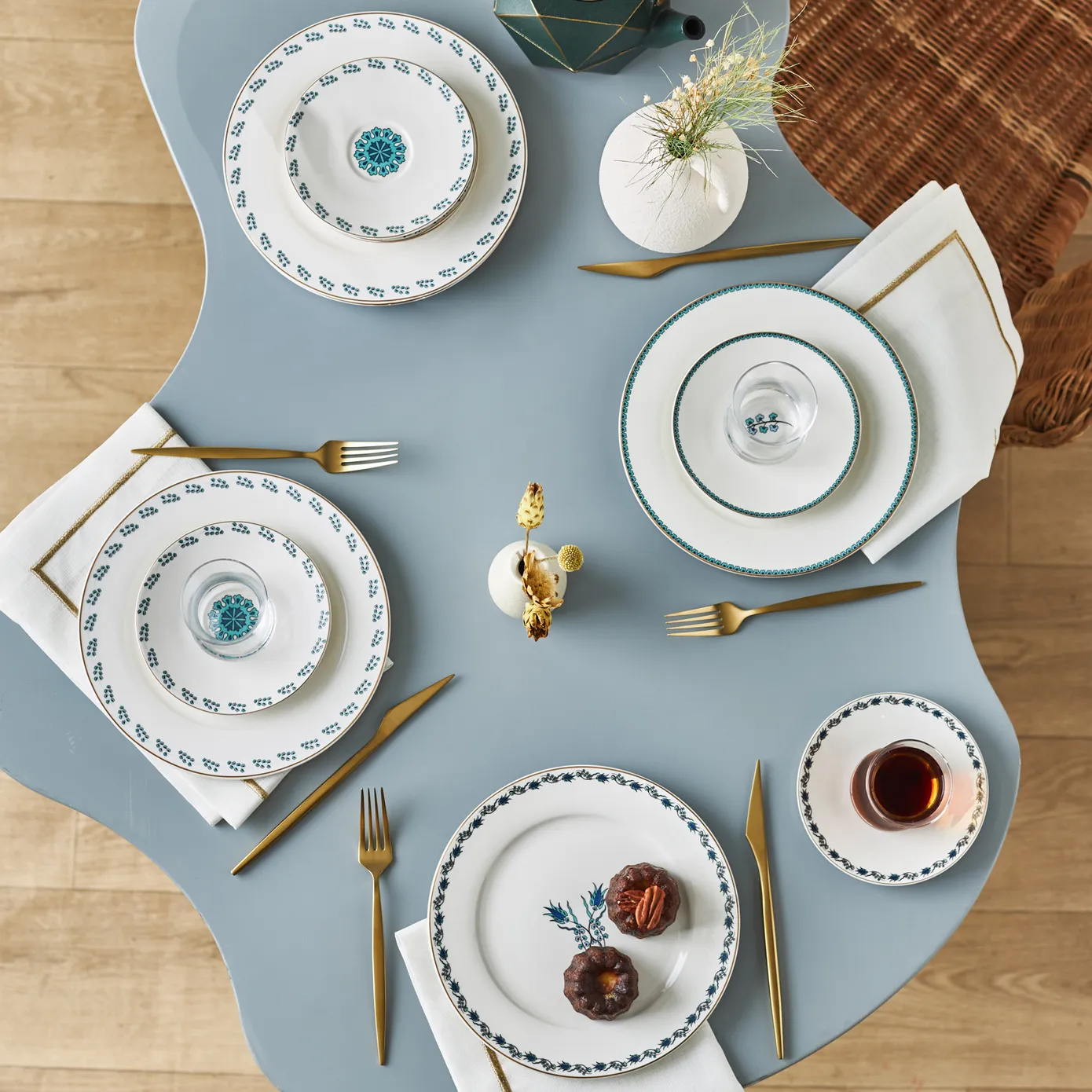 Karaca iznik 18 Piece Porcelain Serveware Set for 6 People, 19cm, White Multi - Image 3
