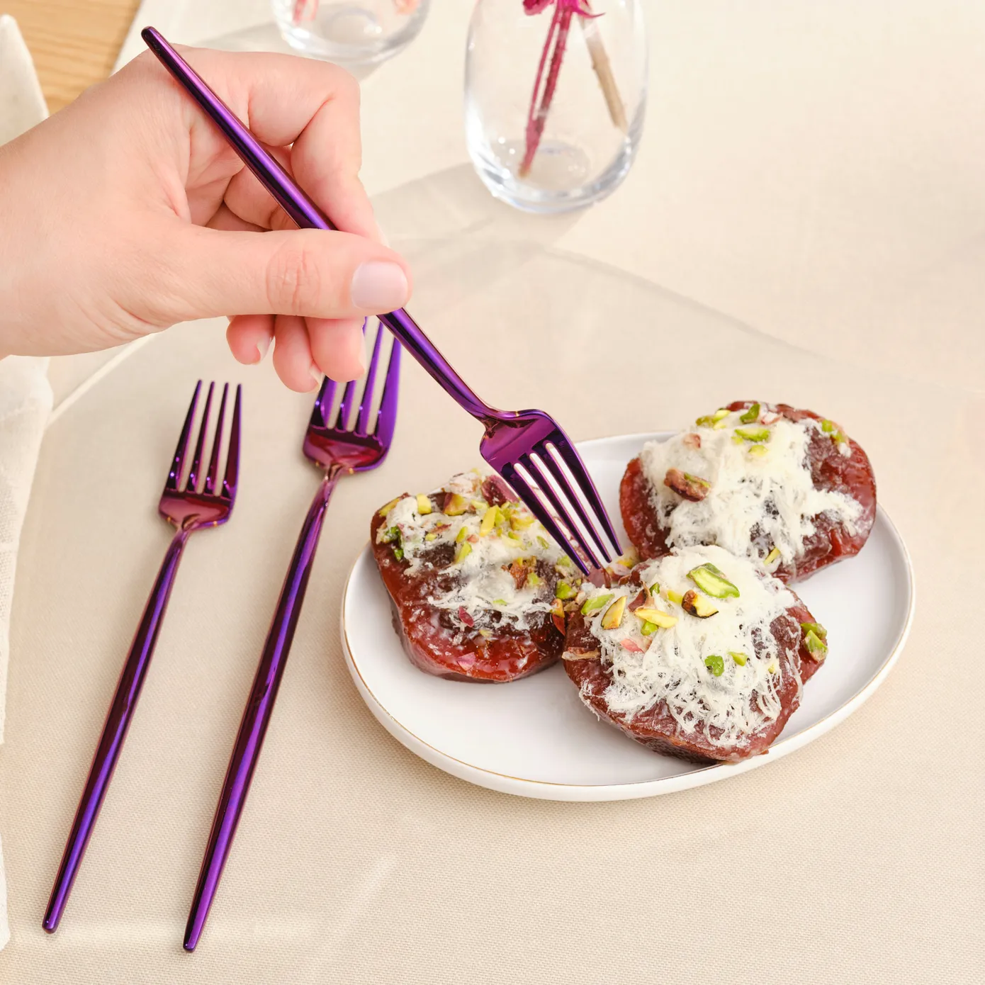 Karaca Jupiter 30-Piece Stainless Steel Cutlery Set for 6 People, Shiny Purple - Image 4