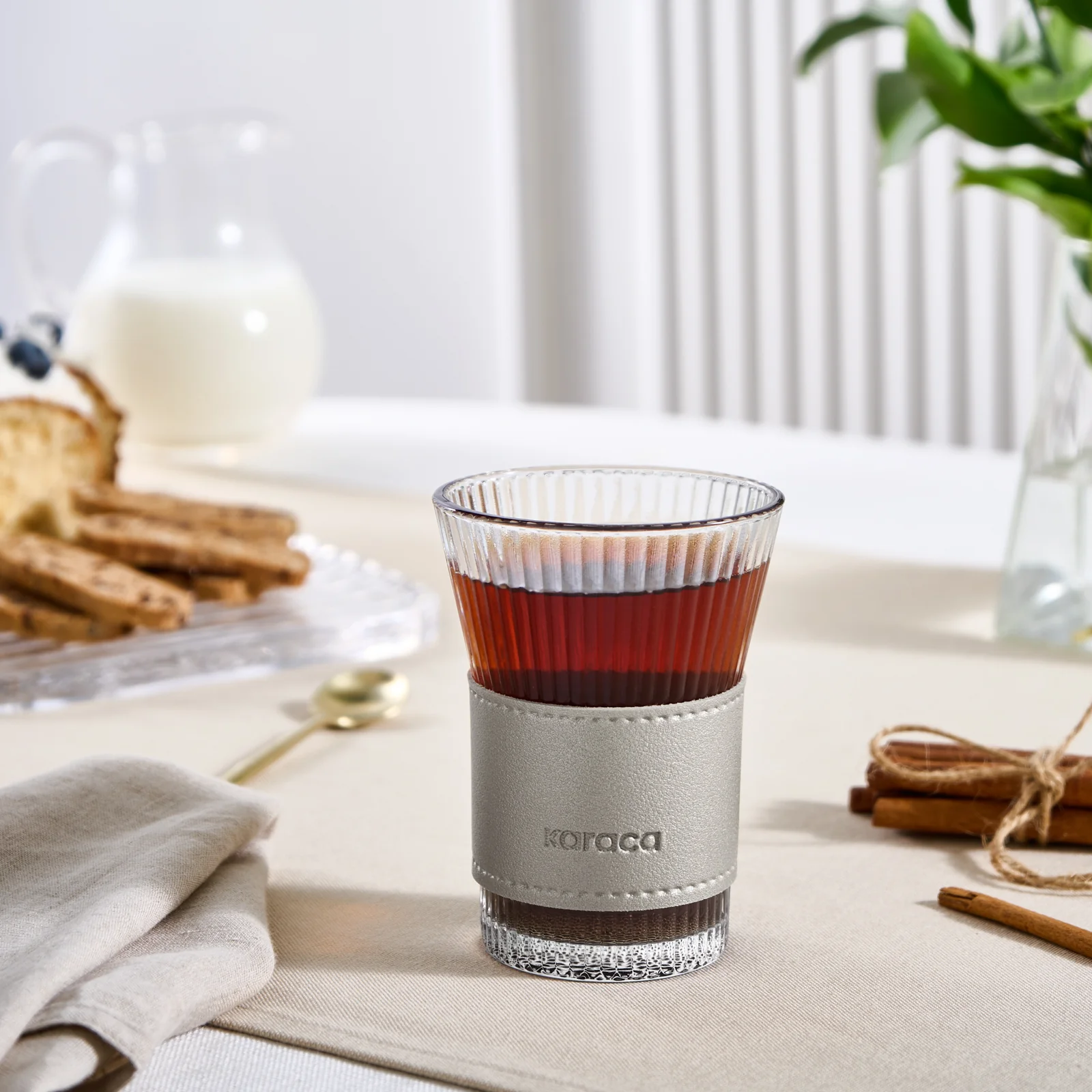 Karaca Leather Cool Touch Latte Coffee Glass, 210 Ml, Platin - Image 3