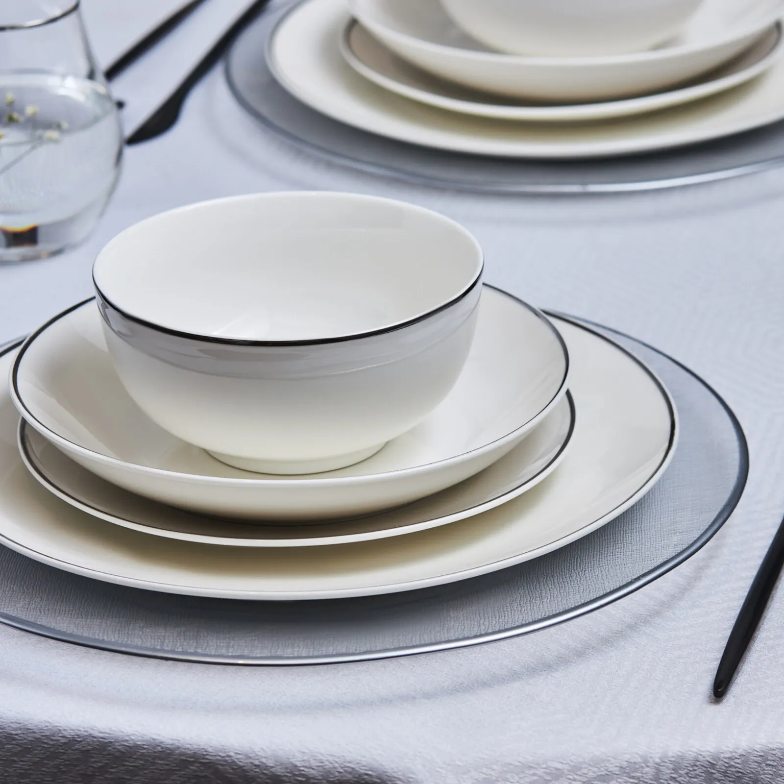 Karaca Leon 24-Piece Porcelain Dinner Set for 6 People, White Platinum - Image 5
