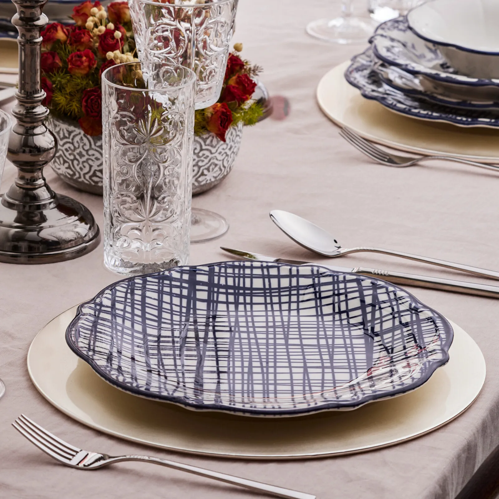 Karaca Maren 24-Piece Porcelain Dinner Set for 6 People, Blue White - Image 4